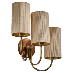 Schwedischer Designer, Wandleuchte, Messing, Holz, Stoff, Schweden, 1950er Jahre