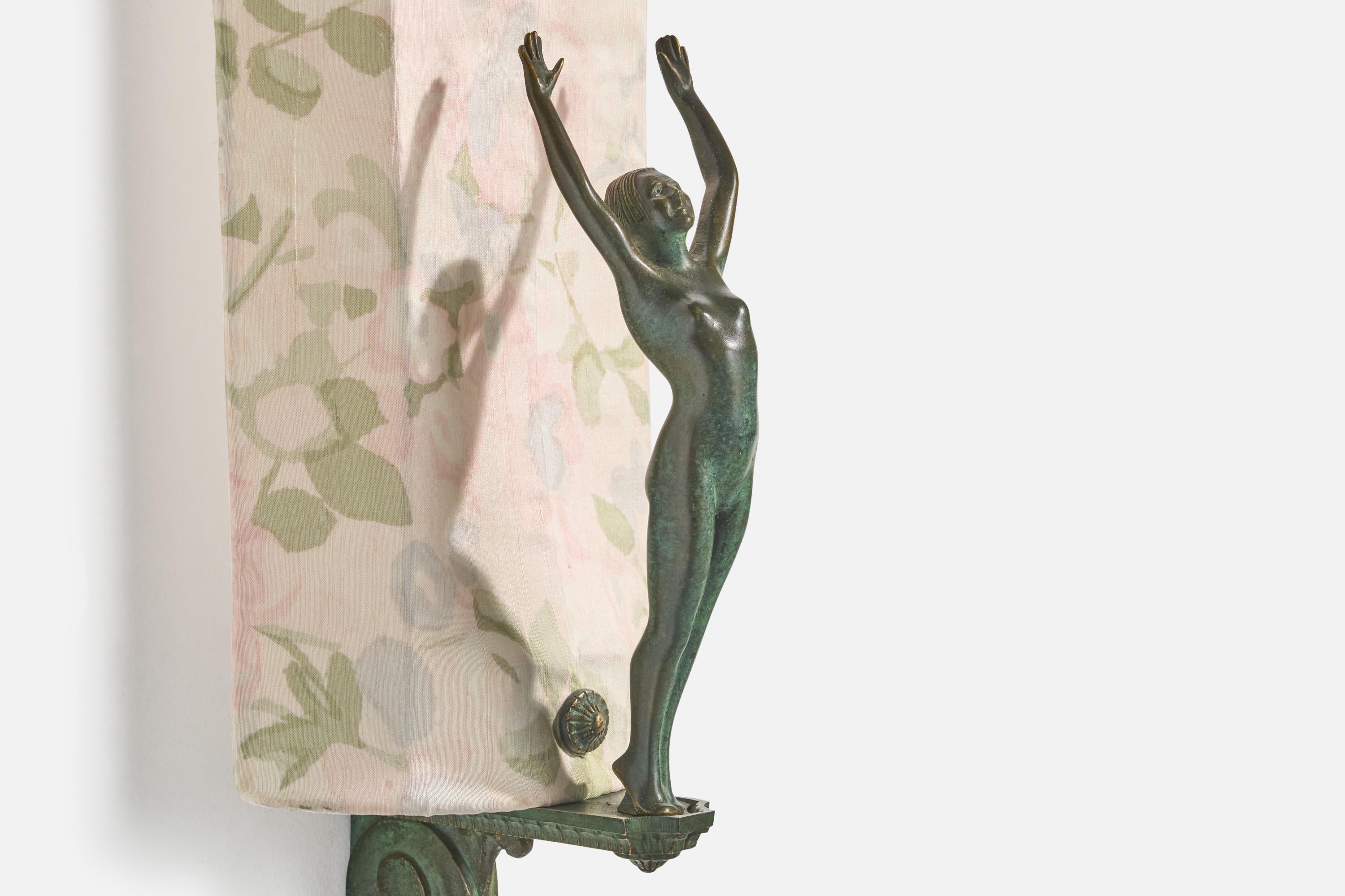 Schwedische Designerin, Wandleuchte, Bronze, Stoff, Schweden, 1930er Jahre im Angebot 1