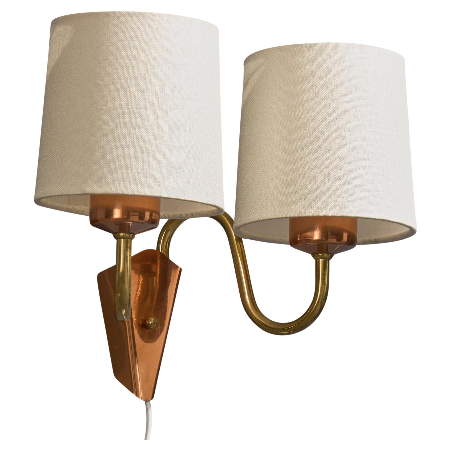 Lampada da parete di design svedese, rame, ottone, tessuto, Svezia, anni '50 in vendita