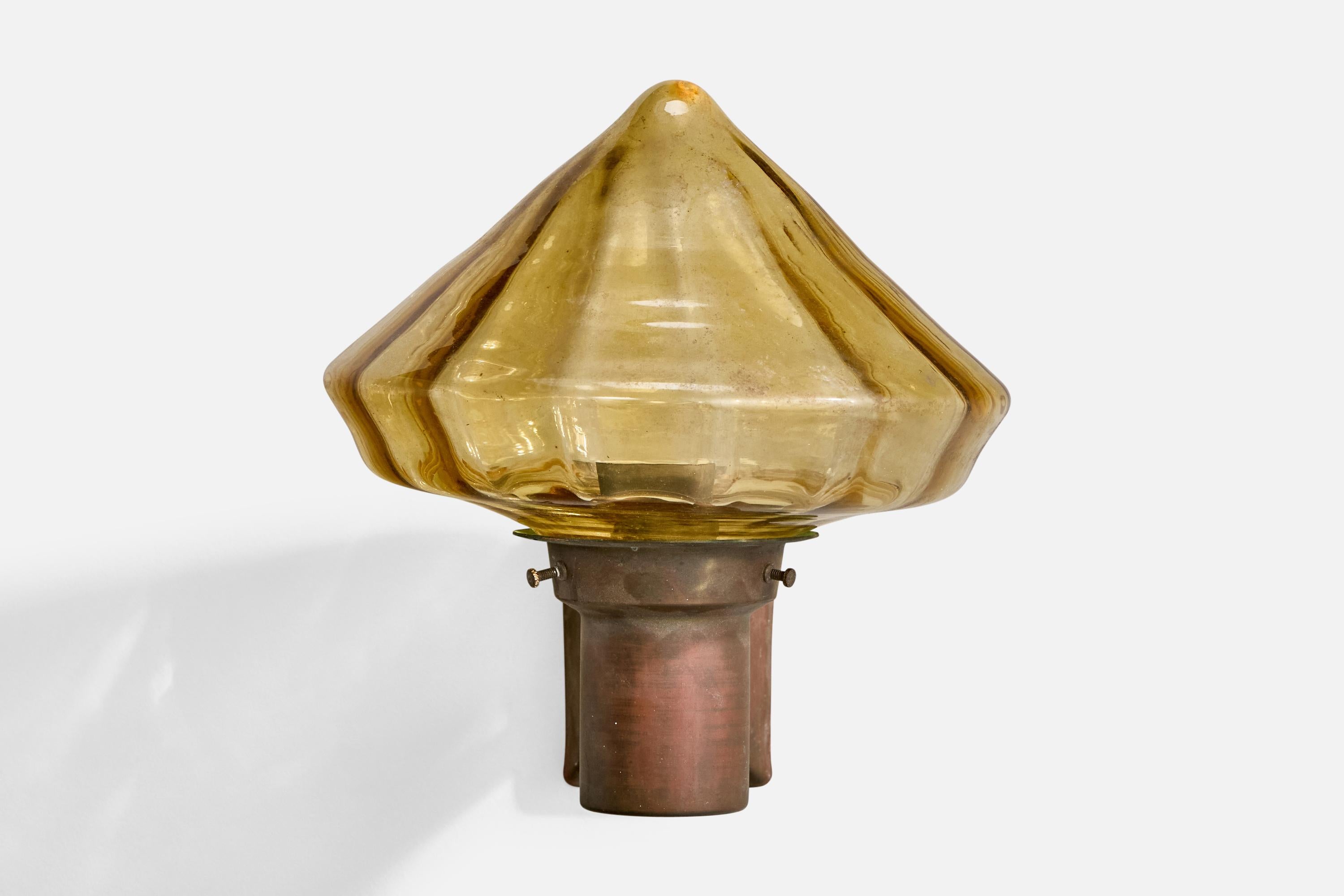 Scandinave moderne Designer suédois, applique murale, cuivre, verre, Suède, c.C. 1940s en vente