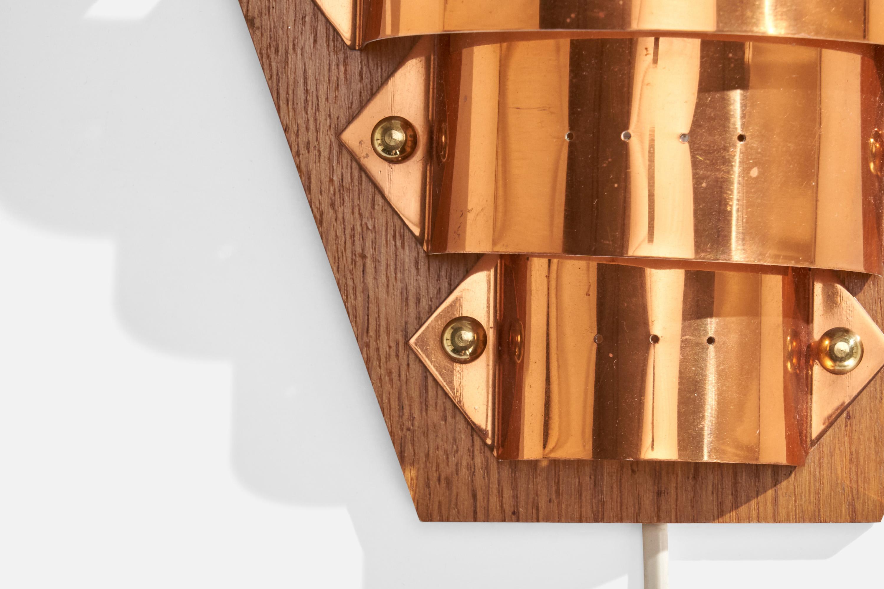 Rame Lampada da parete di design svedese, rame, teak, Svezia, anni '60 in vendita