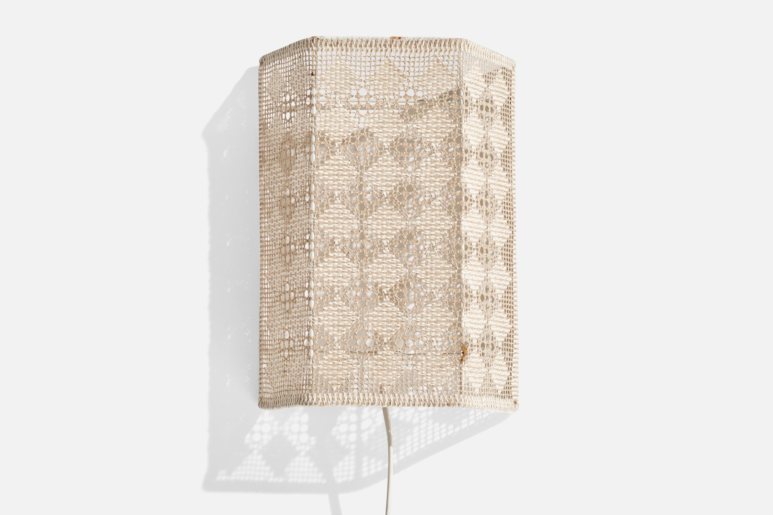 Suédois Designer suédois, applique murale, tissu, Suède, années 1960 en vente