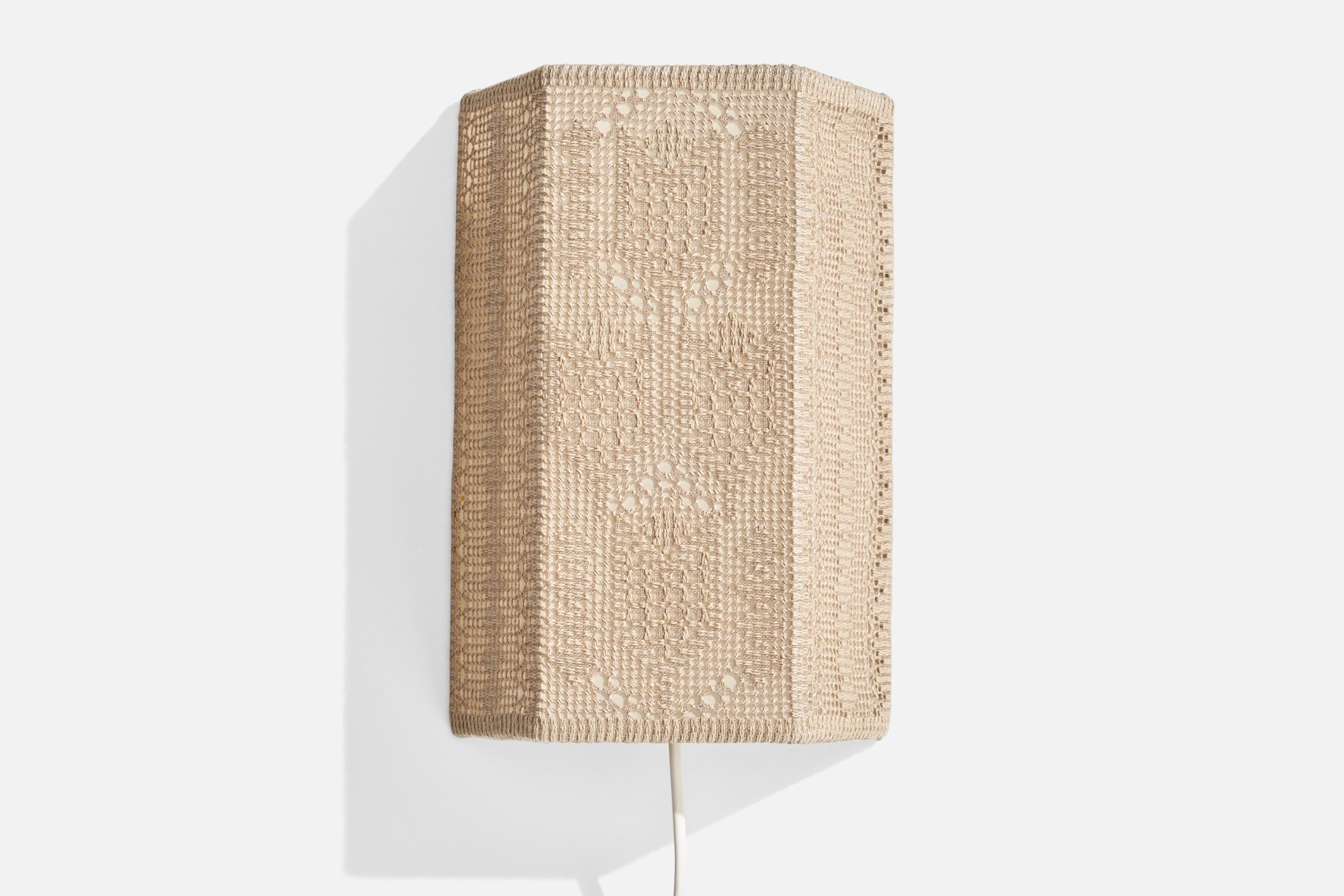 Scandinave moderne Designer suédois, applique murale, tissu, Suède, années 1960 en vente