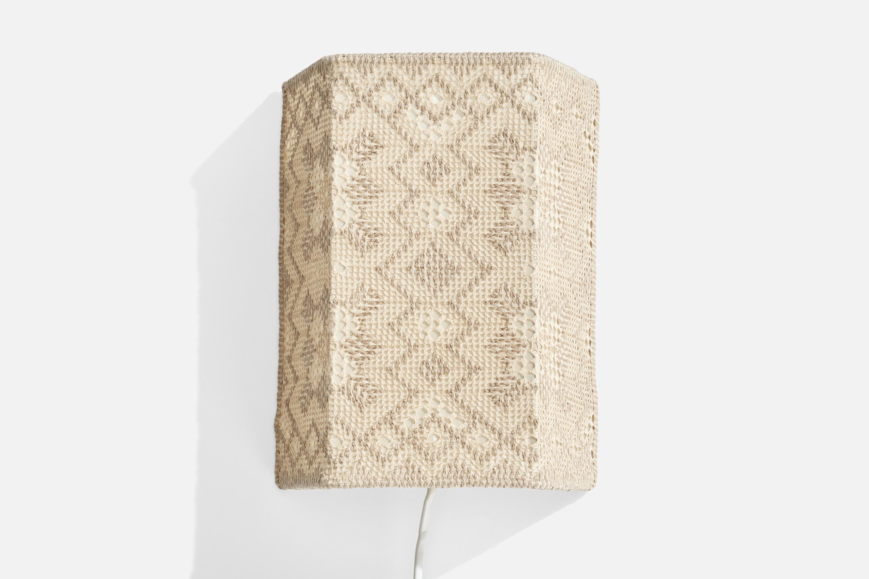 Scandinave moderne Designer suédois, applique murale, tissu, Suède, années 1960 en vente