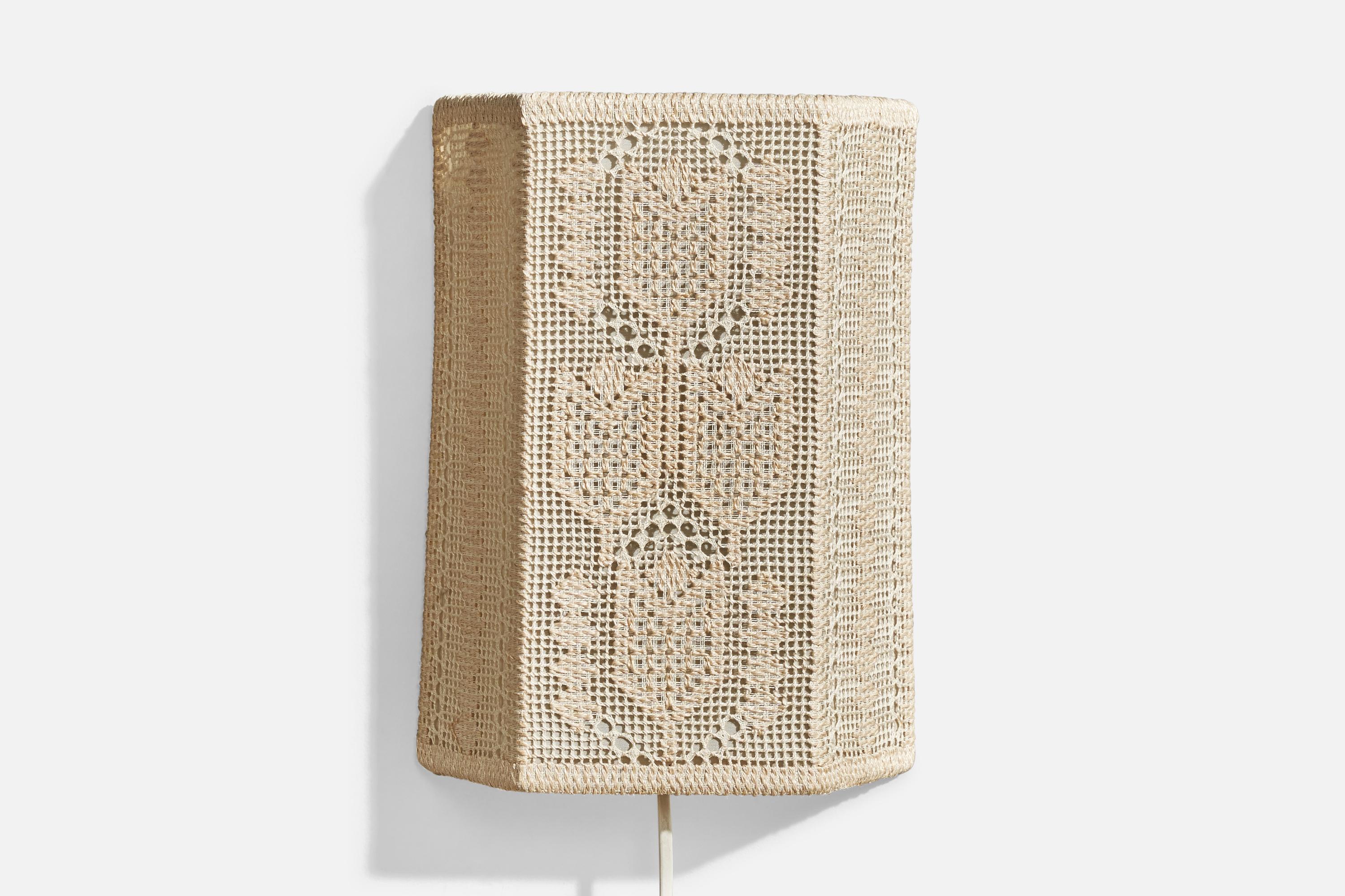 Schwedische Designerin, Wandleuchte, Stoff, Schweden, 1960er Jahre (Skandinavische Moderne) im Angebot