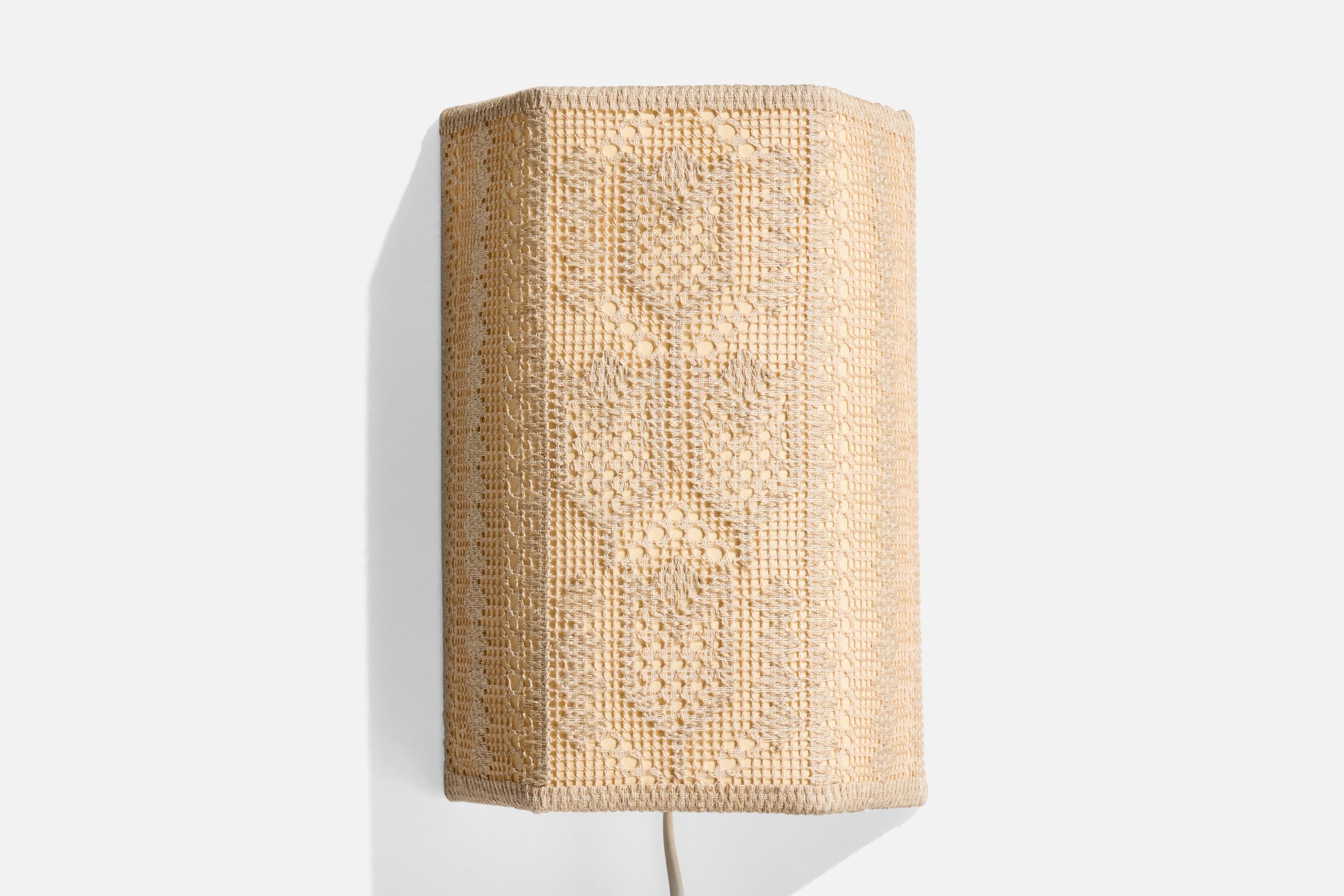 Mid-Century Modern Designer suédois, applique murale, tissu, Suède, années 1960 en vente