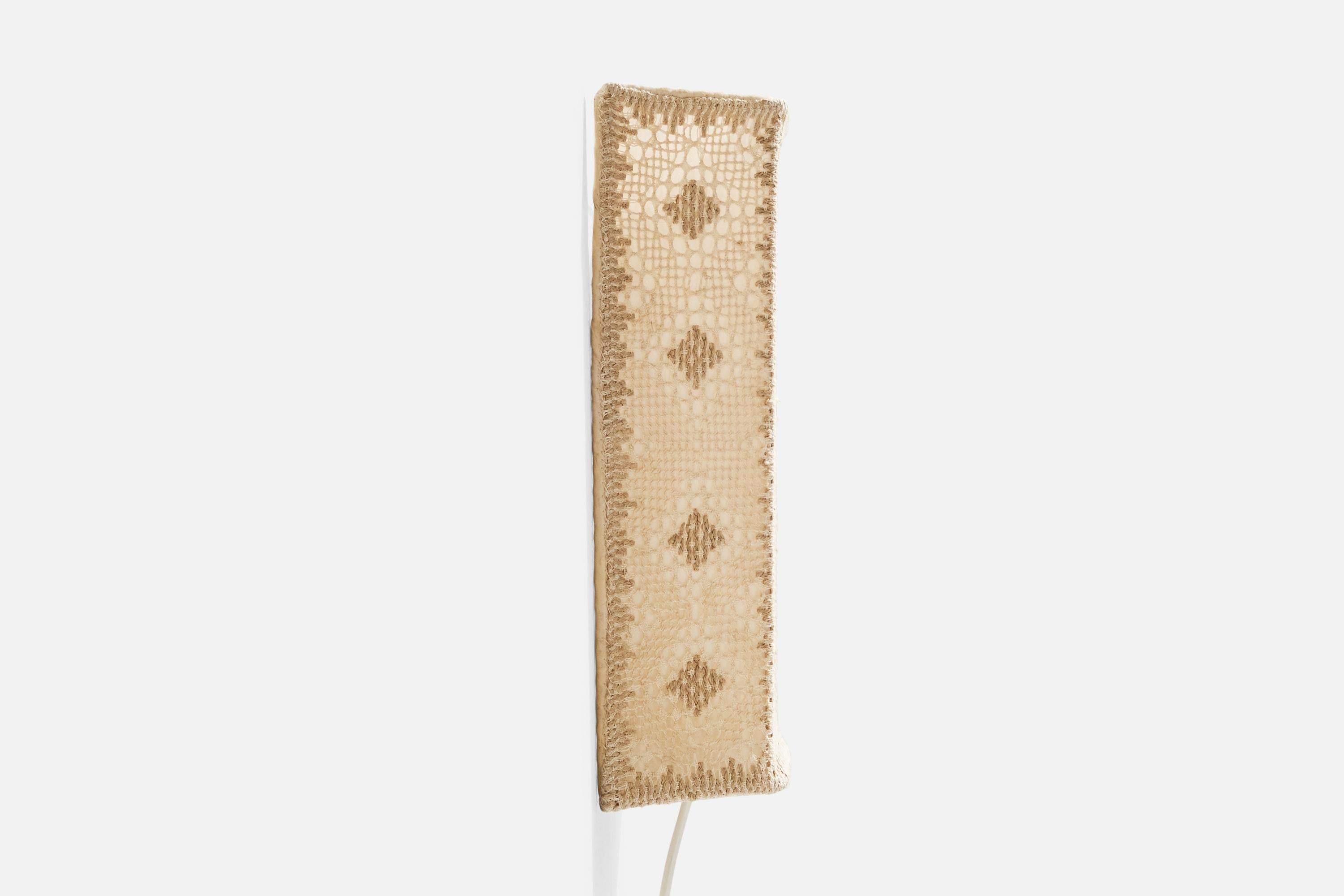 Suédois Designer suédois, applique murale, tissu, Suède, années 1960 en vente