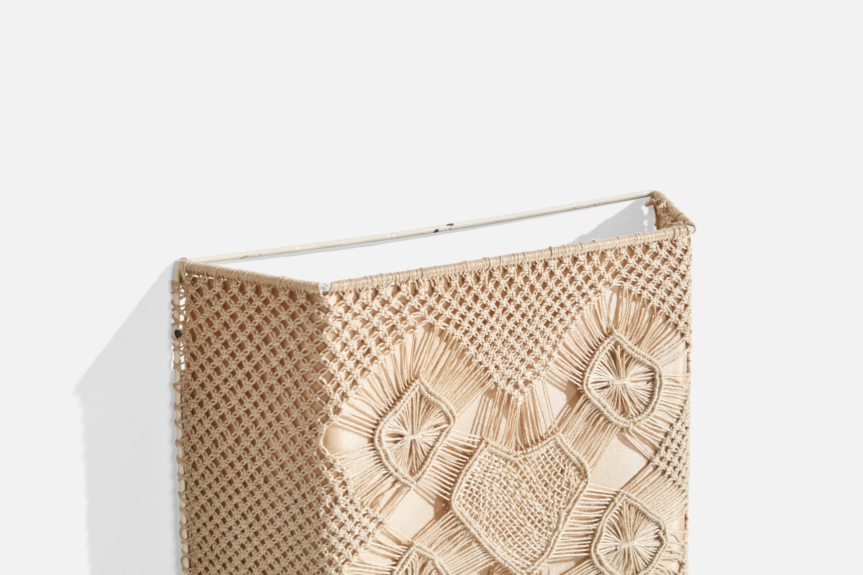 Milieu du XXe siècle Designer suédois, applique murale, tissu, Suède, années 1960 en vente