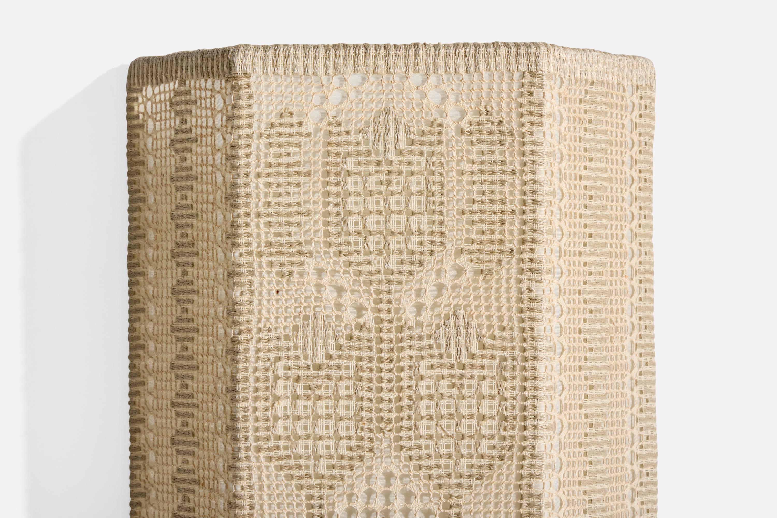 Designer suédois, applique murale, tissu, Suède, années 1960 Bon état - En vente à High Point, NC