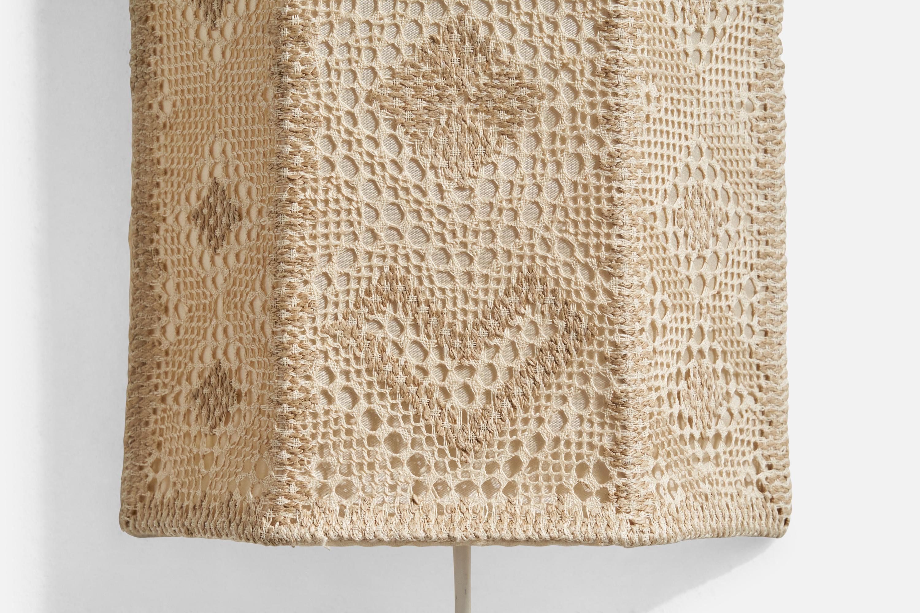 Métal Designer suédois, applique murale, tissu, Suède, années 1960 en vente