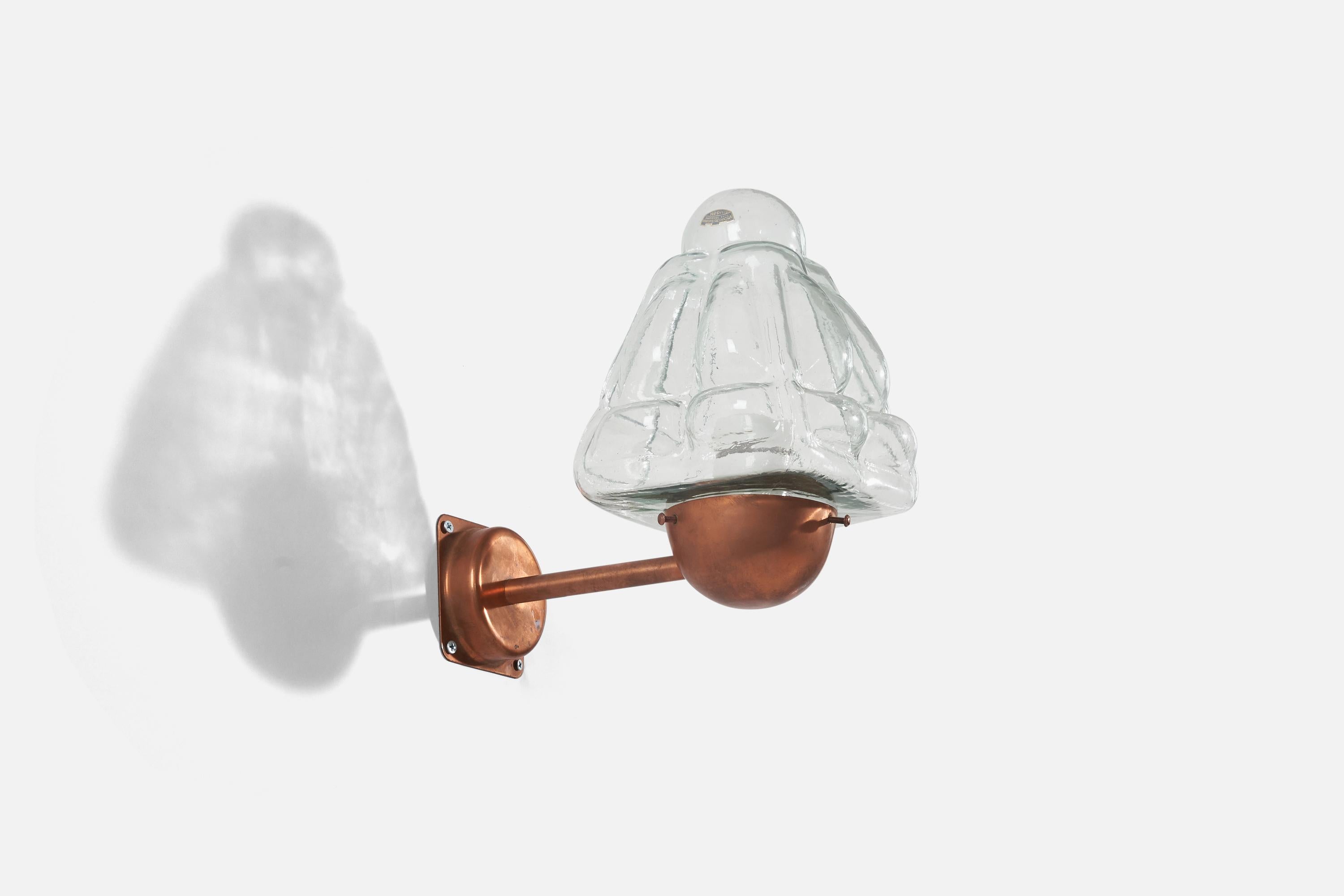 A copper and glass wall light designed and produced in Sweden, c. 1940s.

Dimensions of back plate (inches) : 3.68 x 3.68 x 1 (H x W x D).