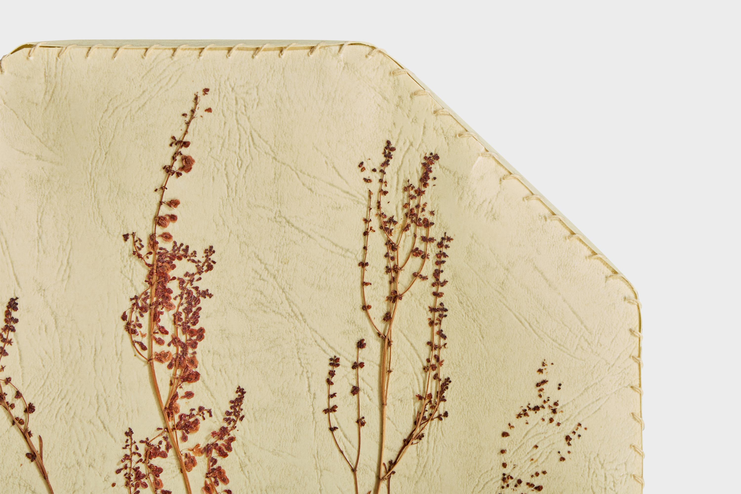 Designer svedese, Lampada da parete, Pergamena, Svezia, 1988 In condizioni discrete in vendita a High Point, NC