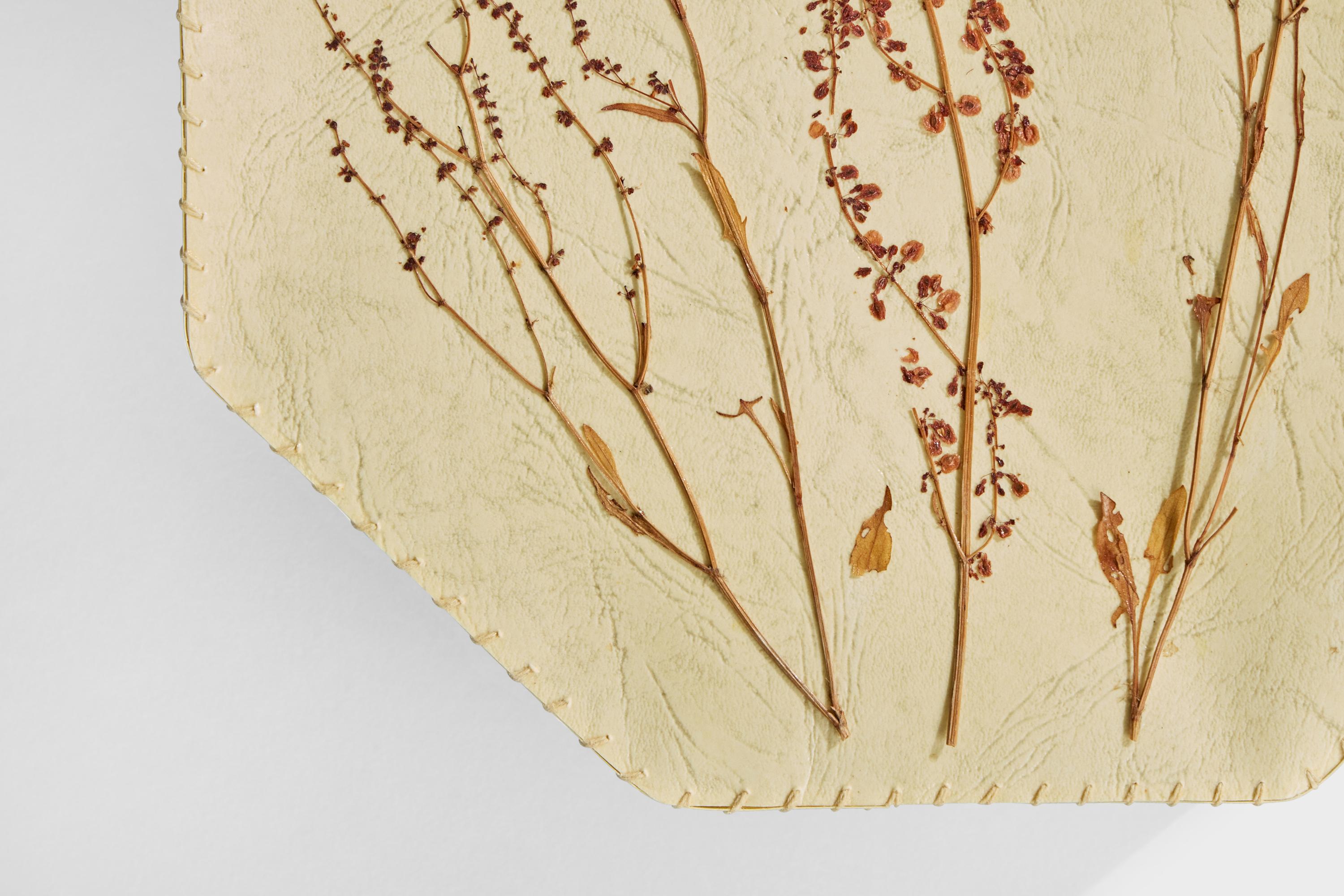 Fine XX secolo Designer svedese, Lampada da parete, Pergamena, Svezia, 1988 in vendita