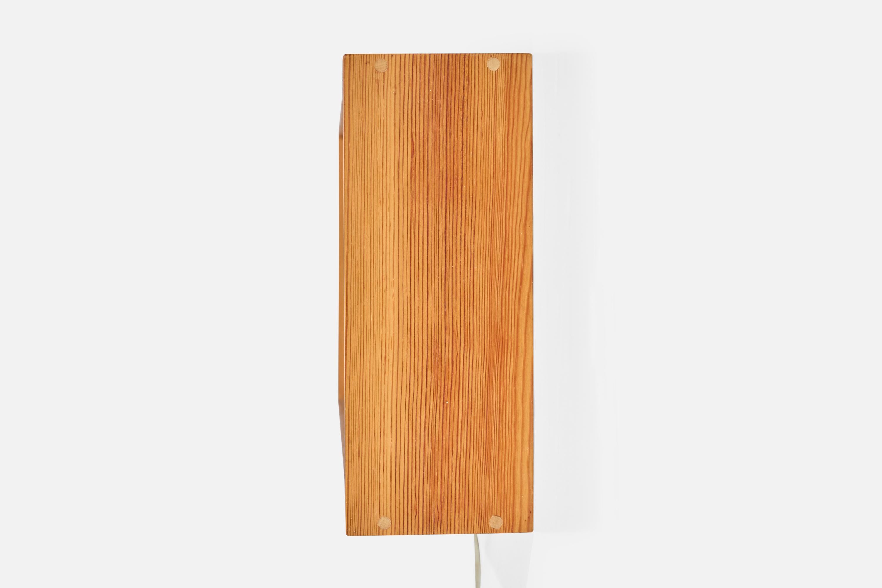 Designer suédois, applique murale, pin, broussin, Suède, 1970 Bon état - En vente à High Point, NC