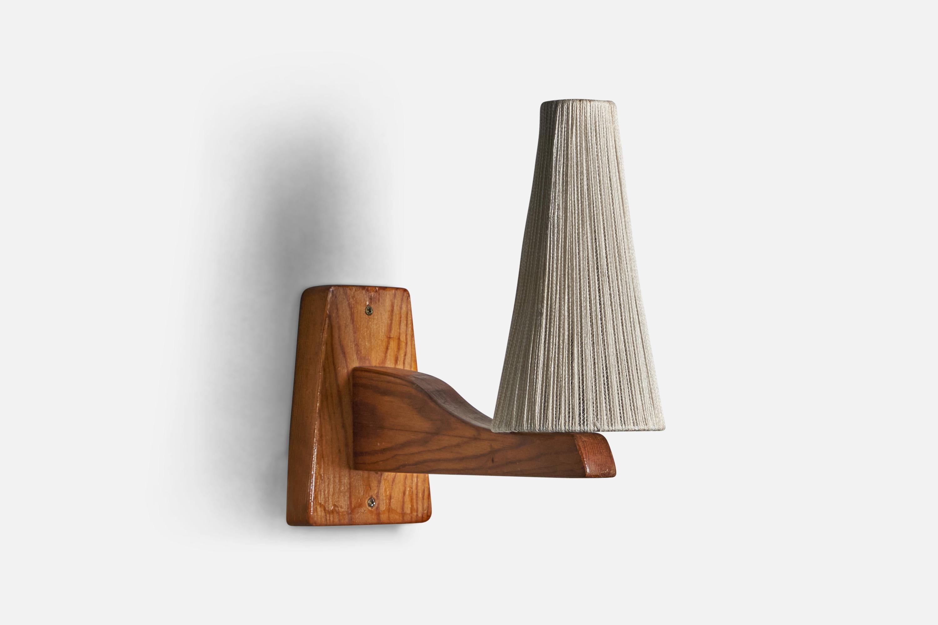 Schwedische Designerin, Wandleuchte, Kiefernholz, Stoff, Schweden, 1940er Jahre im Zustand „Gut“ im Angebot in High Point, NC