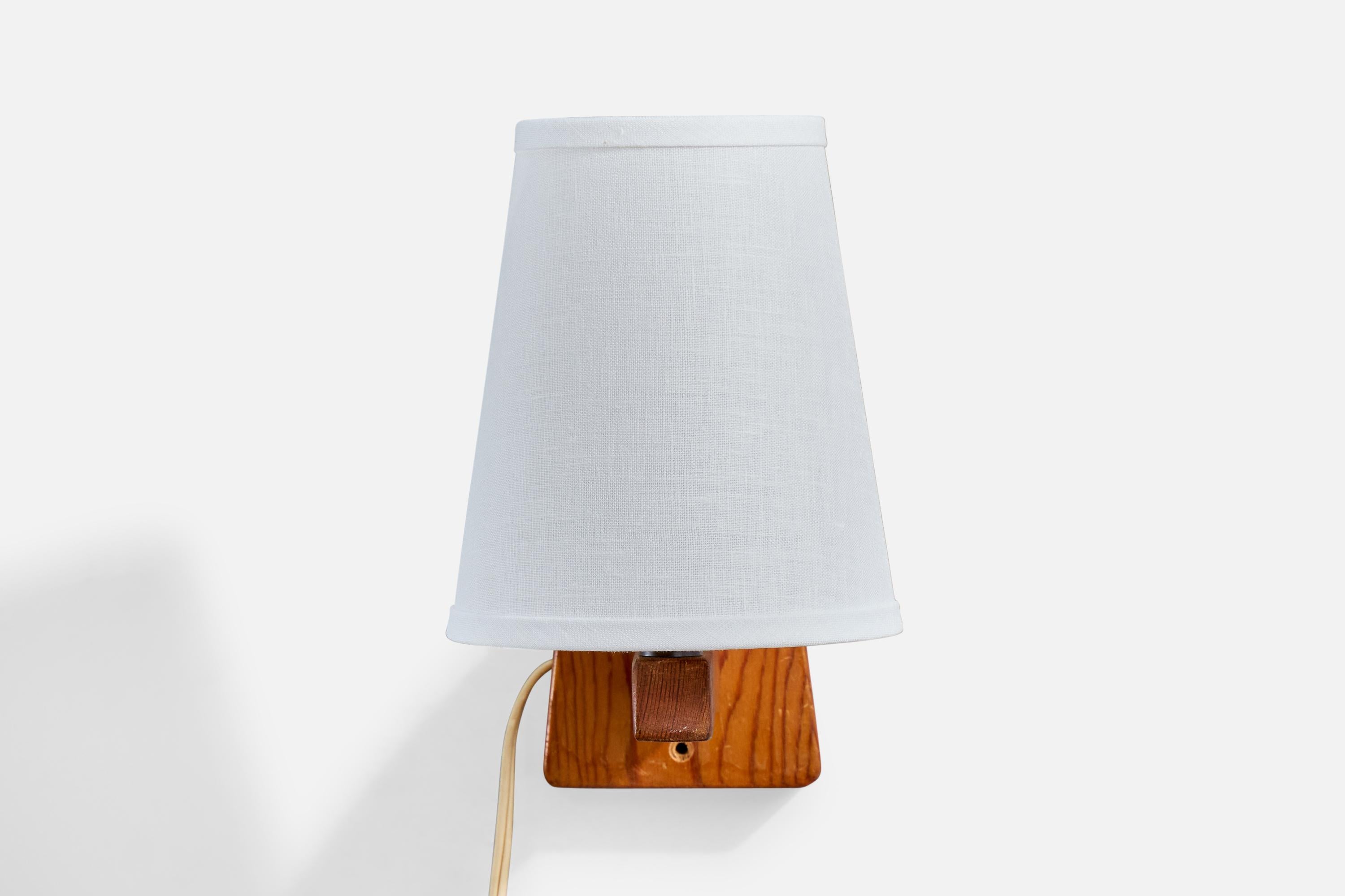 Swedish Designer, Wall Light, Pine, Fabric, Sweden, 1940s In Good Condition For Sale In High Point, NC