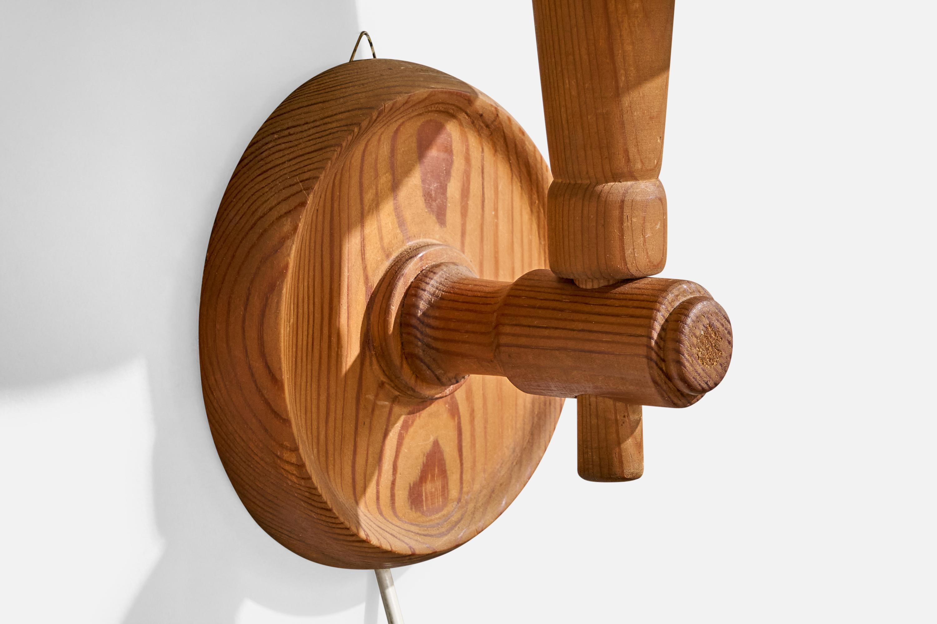 Schwedische Designerin, Wandleuchte, Kiefernholz, Stoff, Schweden, 1970er Jahre im Angebot 1