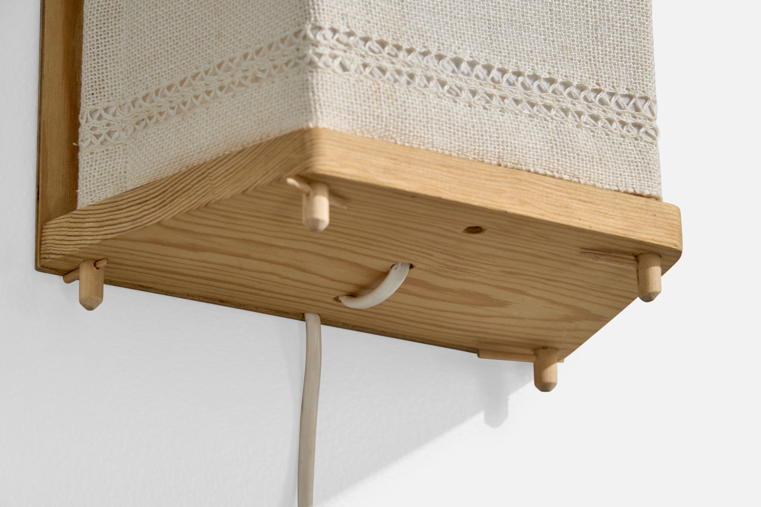 Schwedische Designerin, Wandleuchte, Kiefernholz, Stoff, Schweden, 1970er Jahre im Angebot 5