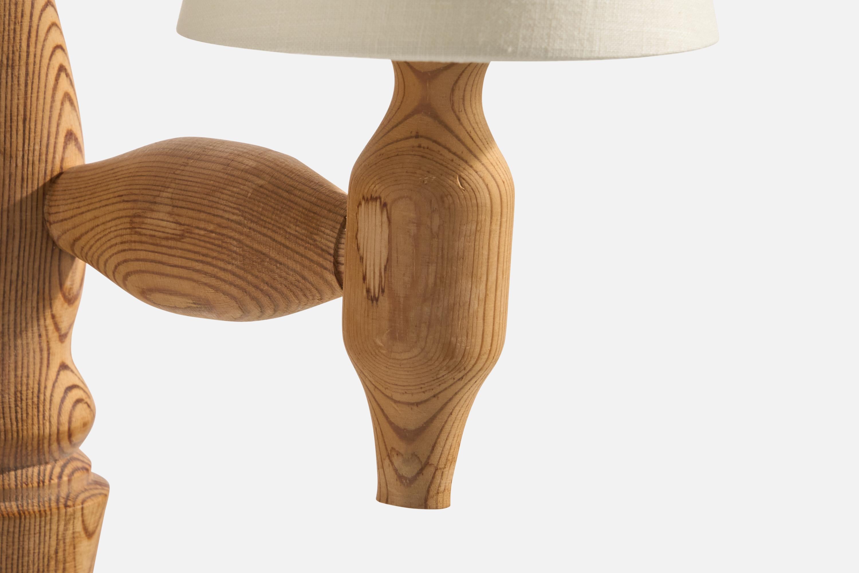 Fine XX secolo Designer svedese, lampada da parete, pino, tessuto, Svezia, anni '70 ca. in vendita