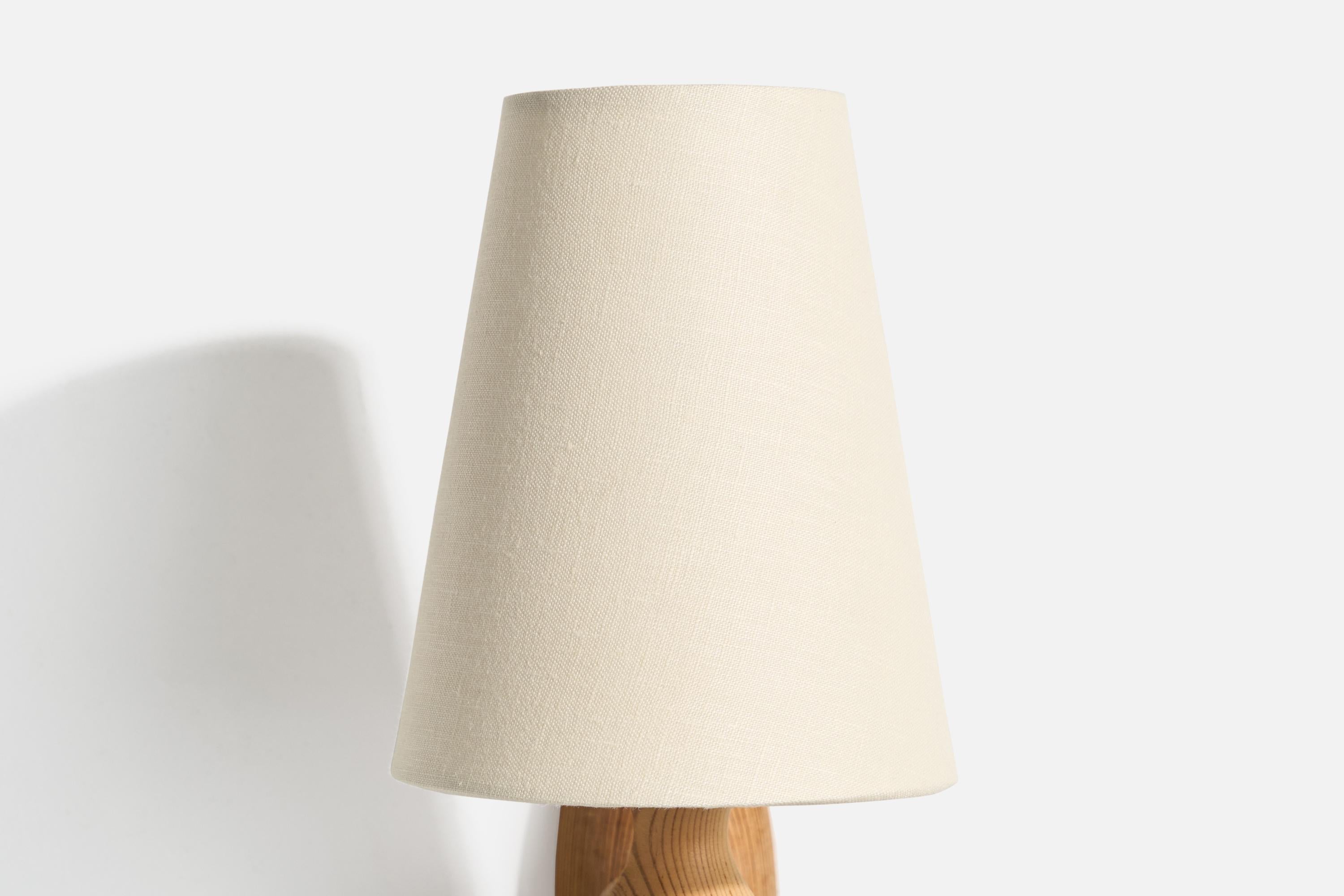 Designer svedese, lampada da parete, pino, tessuto, Svezia, anni '70 ca. in vendita 1