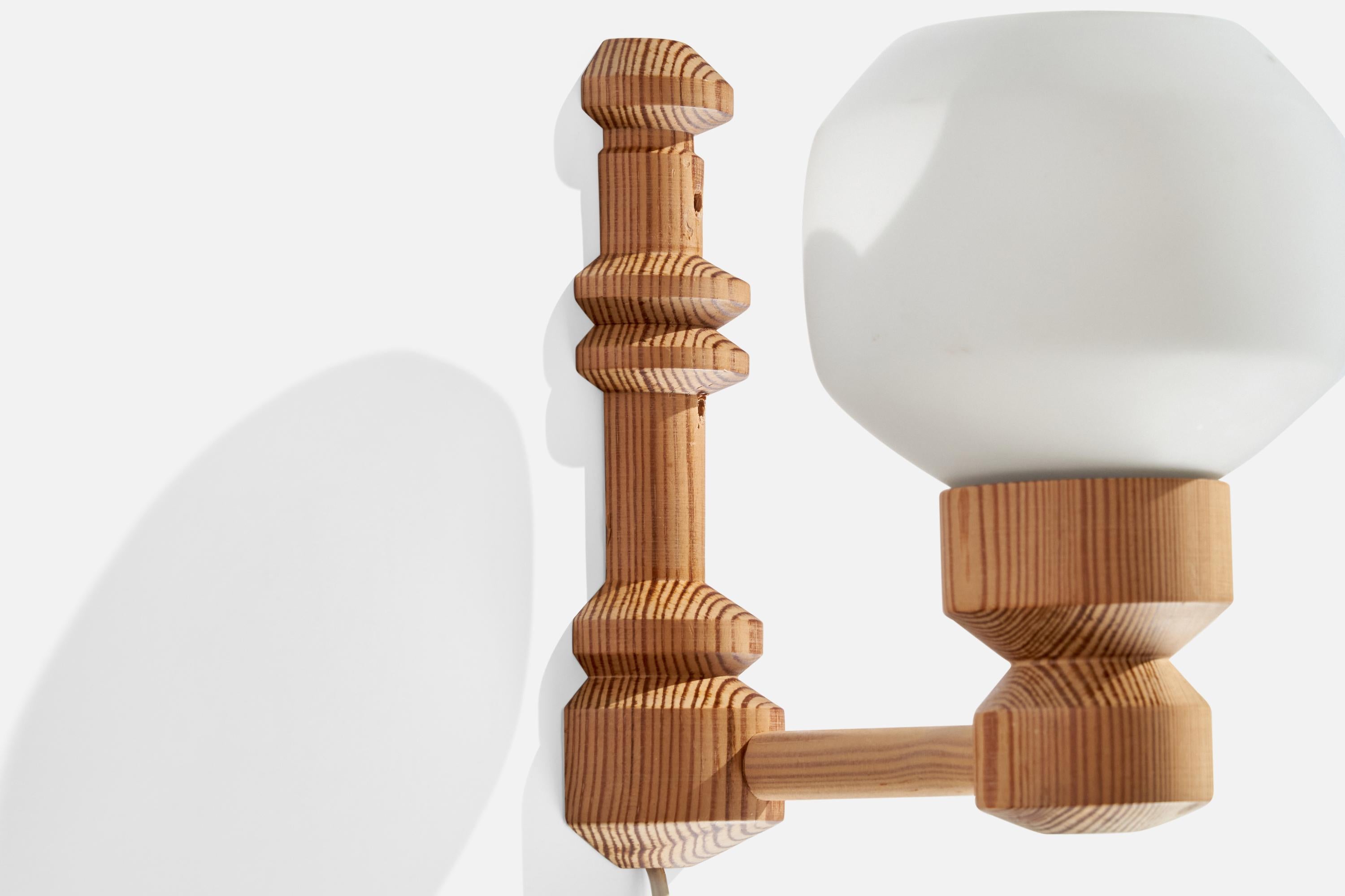 Schwedische Designerin, Wandleuchte, Kiefernholz, Glas, Schweden, 1970er Jahre 1