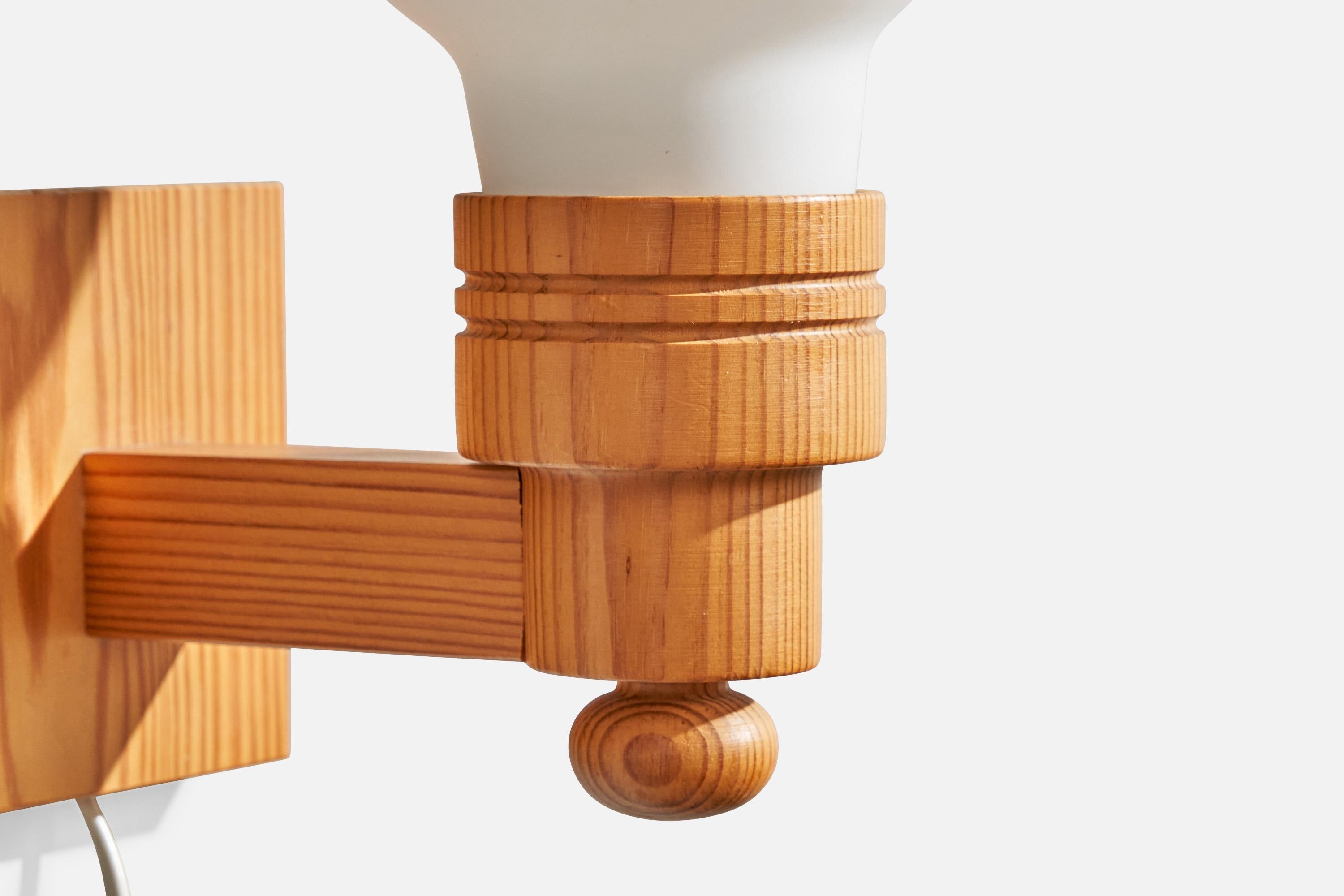 Vetro Lampada da parete di design svedese, pino, vetro, Svezia, anni '70 in vendita