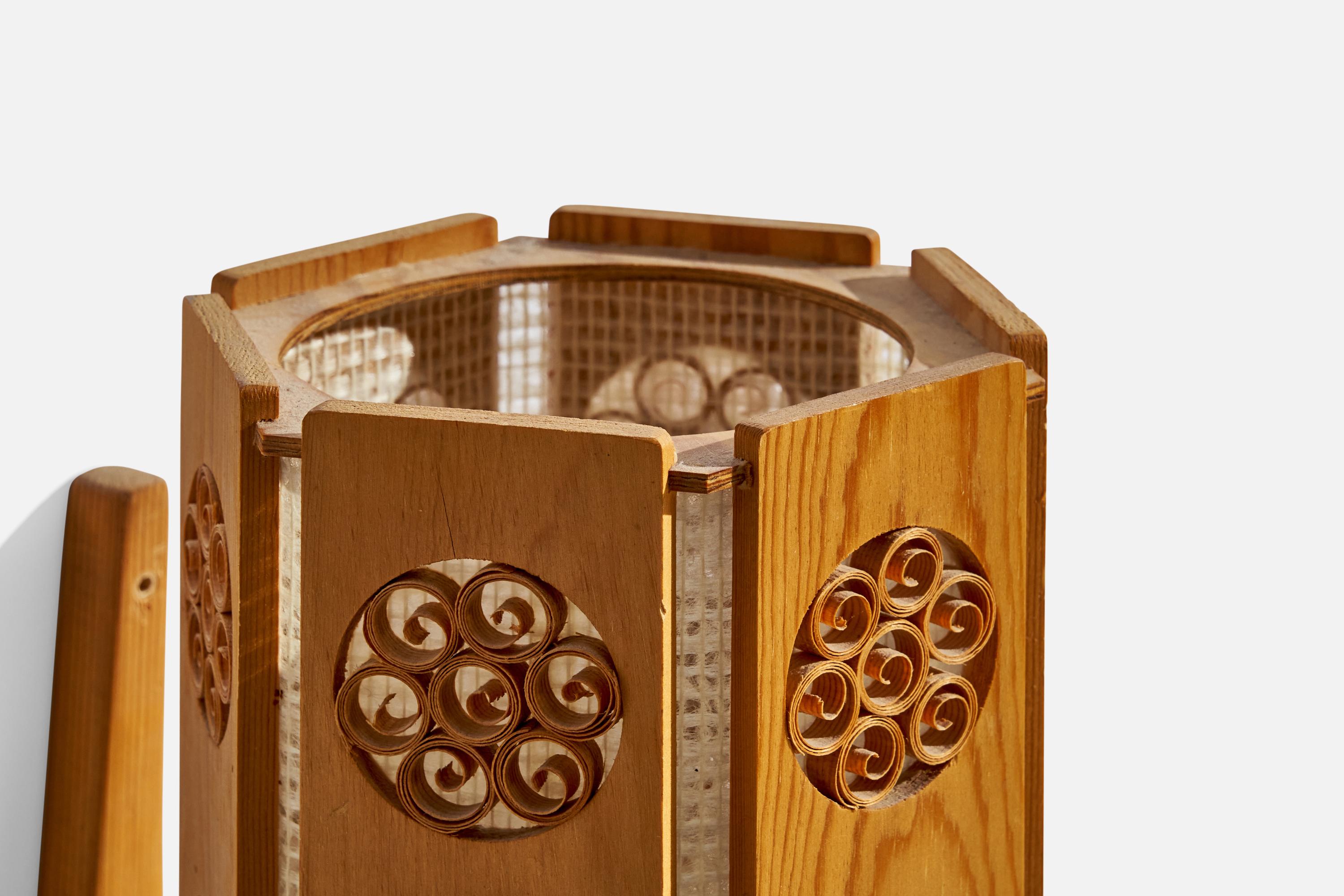 Schwedische Designerin, Wandleuchte, Kiefernholz, Jute, Schweden, 1970er Jahre im Angebot 1