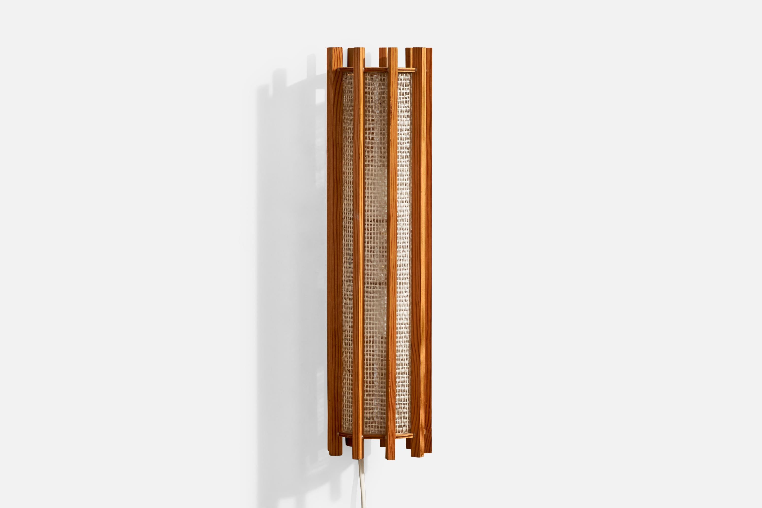 A pine and raffia wall light designed and produced in Sweden, c. 1970s.

Overall Dimensions (inches): 16.625” H x 4.375” W x 4.25“ D

Back Plate Dimensions (Inches): 16.5” H x 1.75” W x .6” D

Bulb Specifications: E-14

Number of Sockets (per
