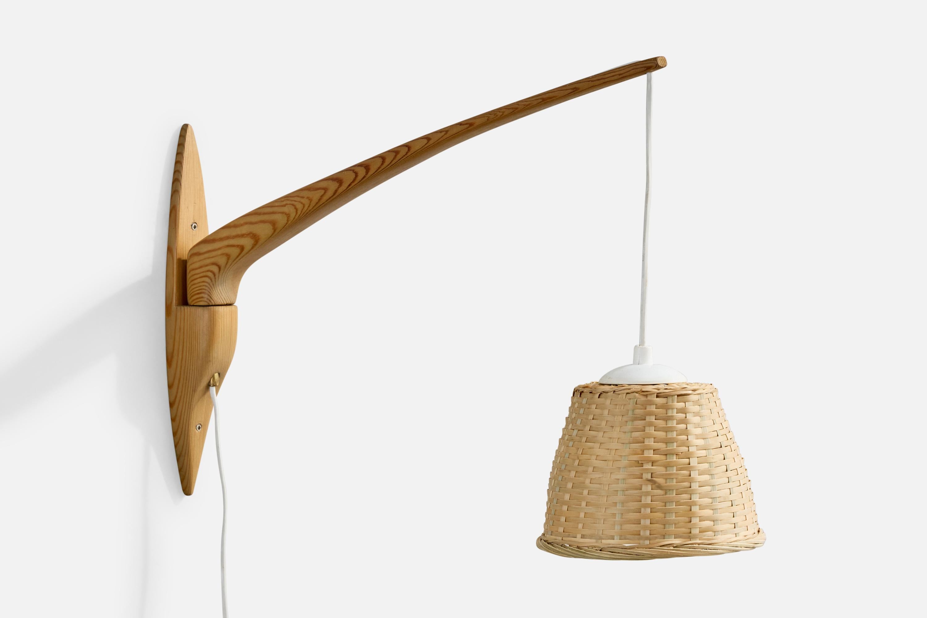 A pine and rattan wall light designed and produced in Sweden, c. 1970s.

Overall Dimensions (inches): 16