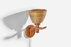 Lampada da parete di design svedese, pino, rattan, Svezia, anni '70