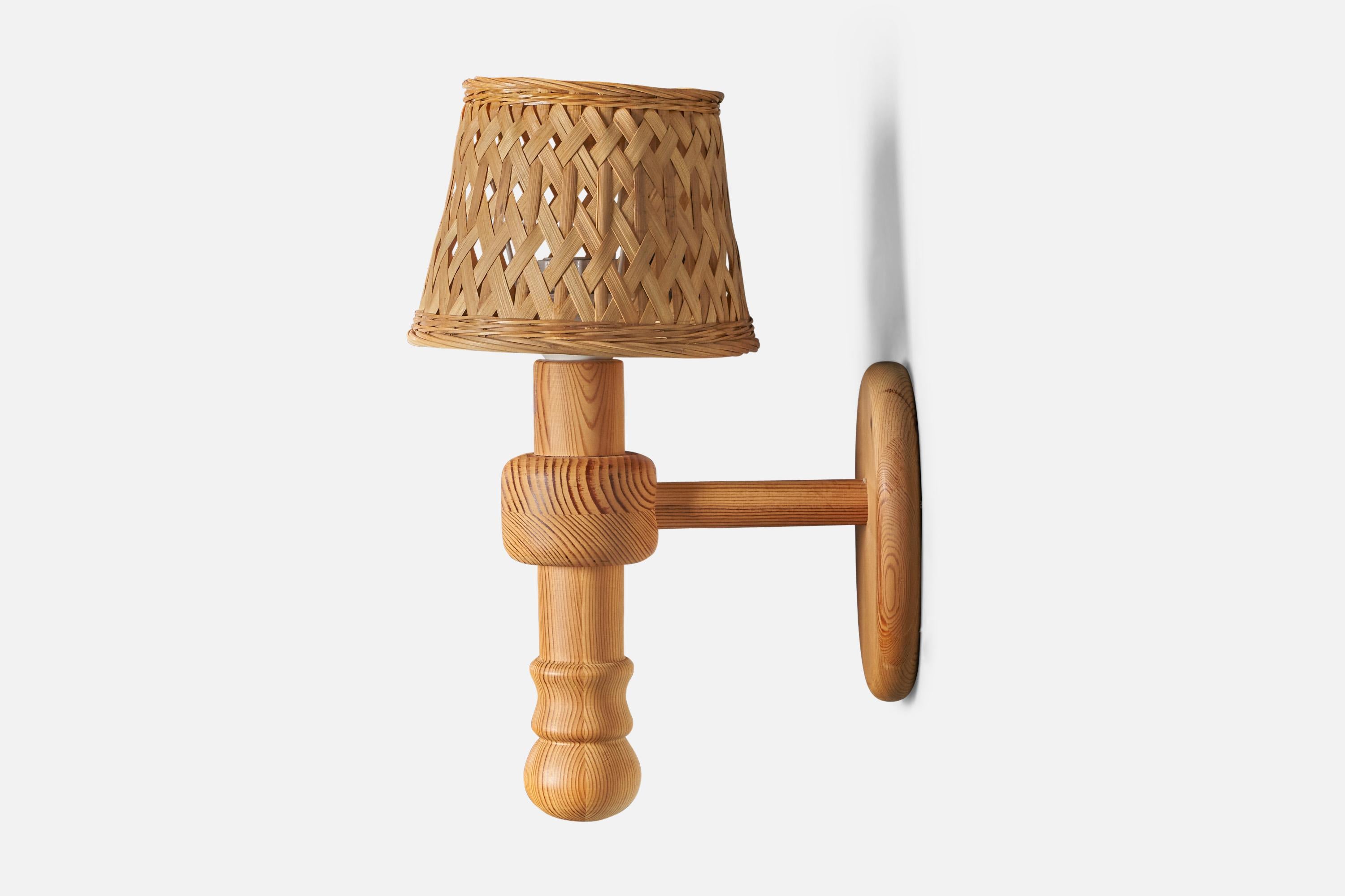 Swedish Designer, Wall Light, Pine, Rattan, Sweden, 1970s In Good Condition For Sale In High Point, NC