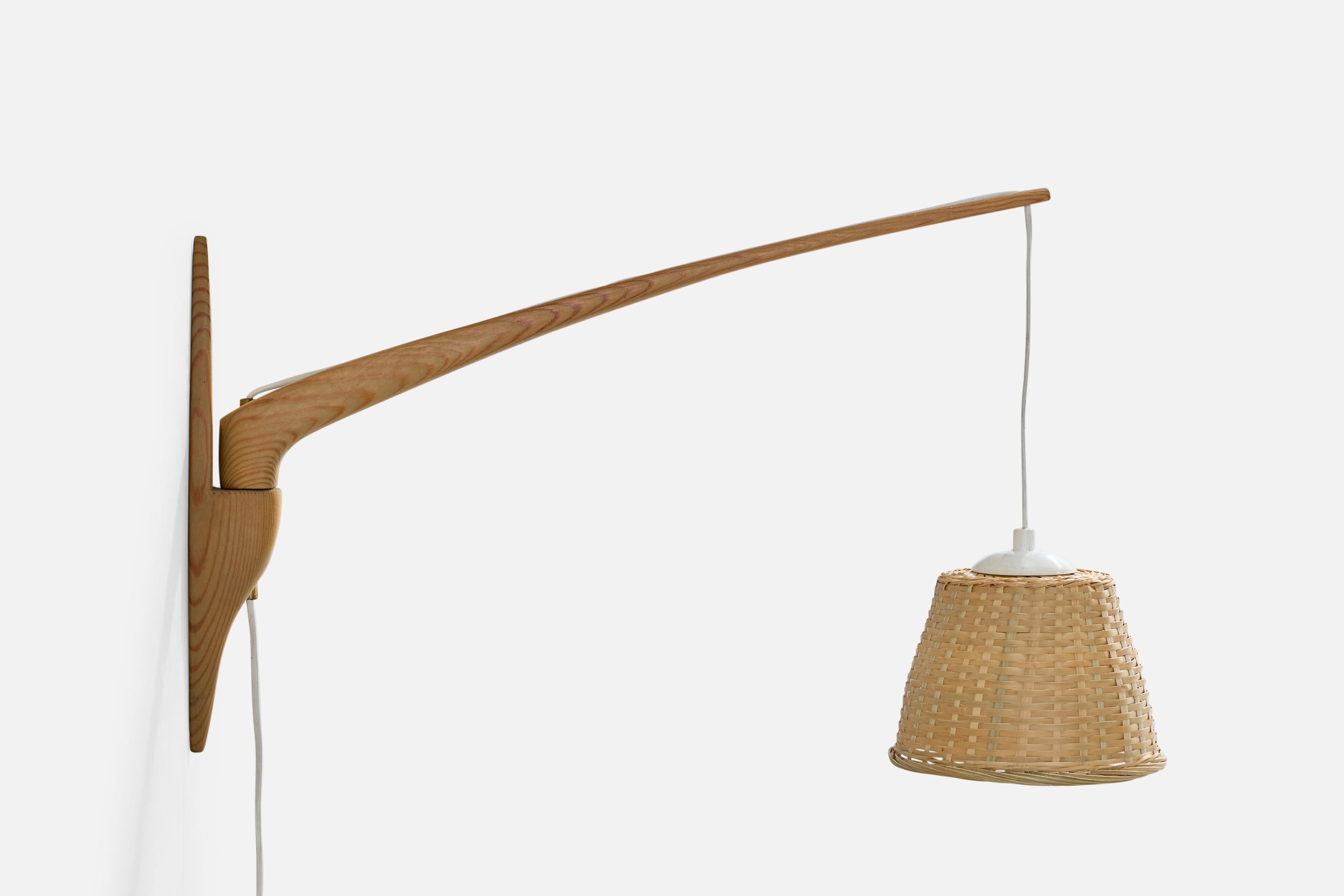 Swedish Designer, Wall Light, Pine, Rattan, Sweden, 1970s In Good Condition For Sale In High Point, NC