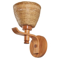 Lampada da parete di design svedese, pino, rattan, Svezia, anni '70