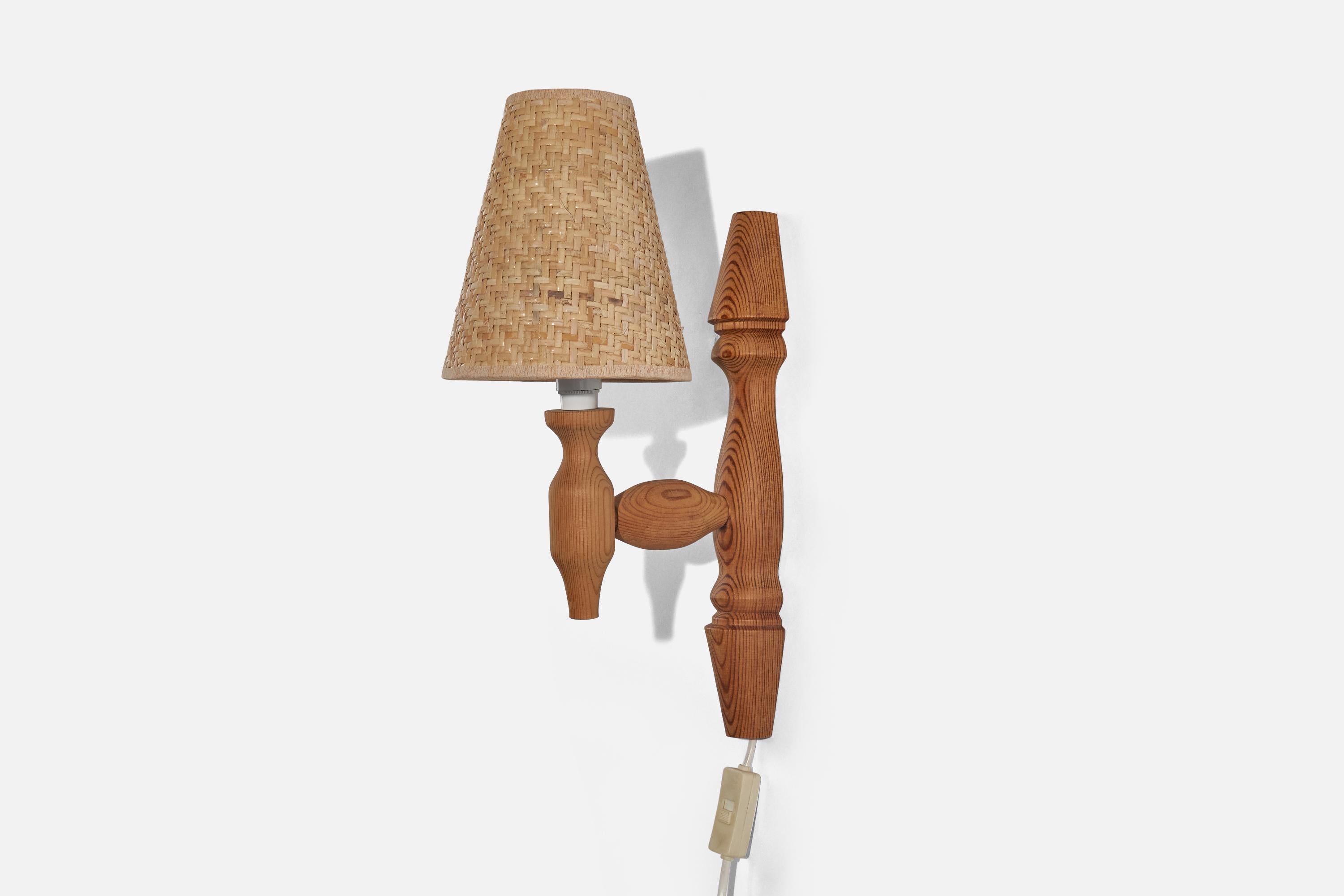 Schwedische Designerin, Wandleuchte, Kiefer, Rattan, Schweden, ca. 1970er Jahre 1