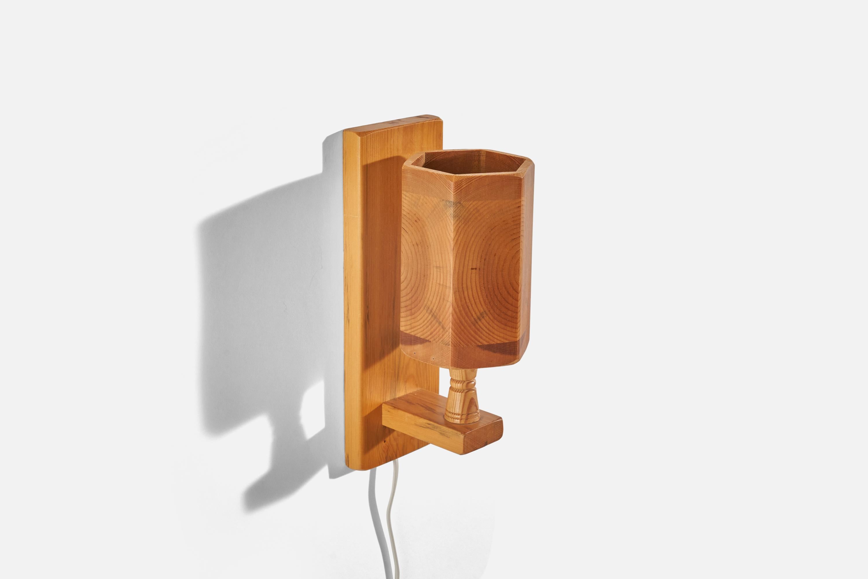 A pine wall light designed and produced in Sweden, 1970s.

Dimensions of Back Plate (inches) : 11.25 x 3.75 x 0.80 (Height x Width x Depth).

Socket takes E-14 bulb.

There is no maximum wattage stated on the fixture.