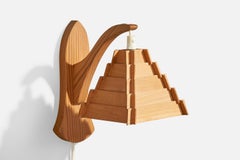 Schwedische Designerin, Wandleuchte, Kiefernholz, Schweden, 1970er Jahre