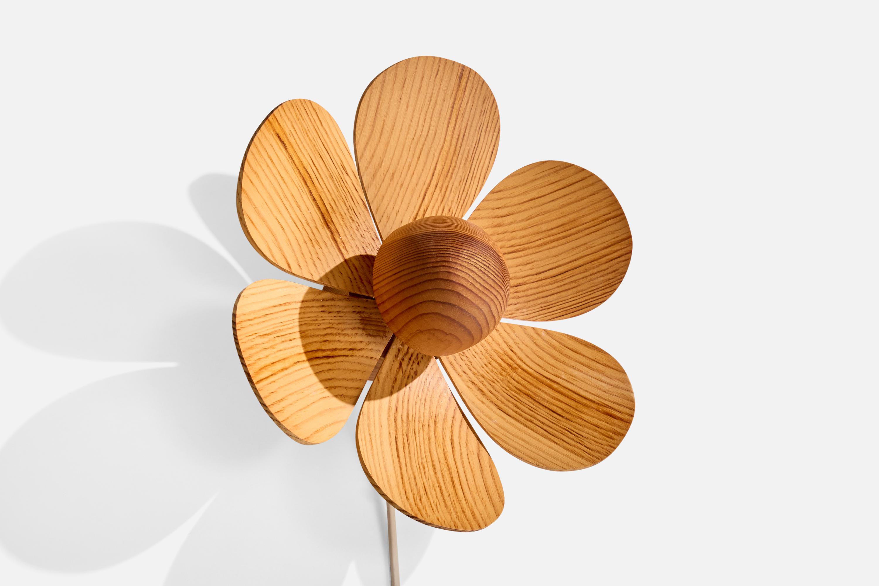 A pine wall light designed and produced in Sweden, c. 1970s.

Wear consistent with age and use

Overall Dimensions (Inches): 12.0
