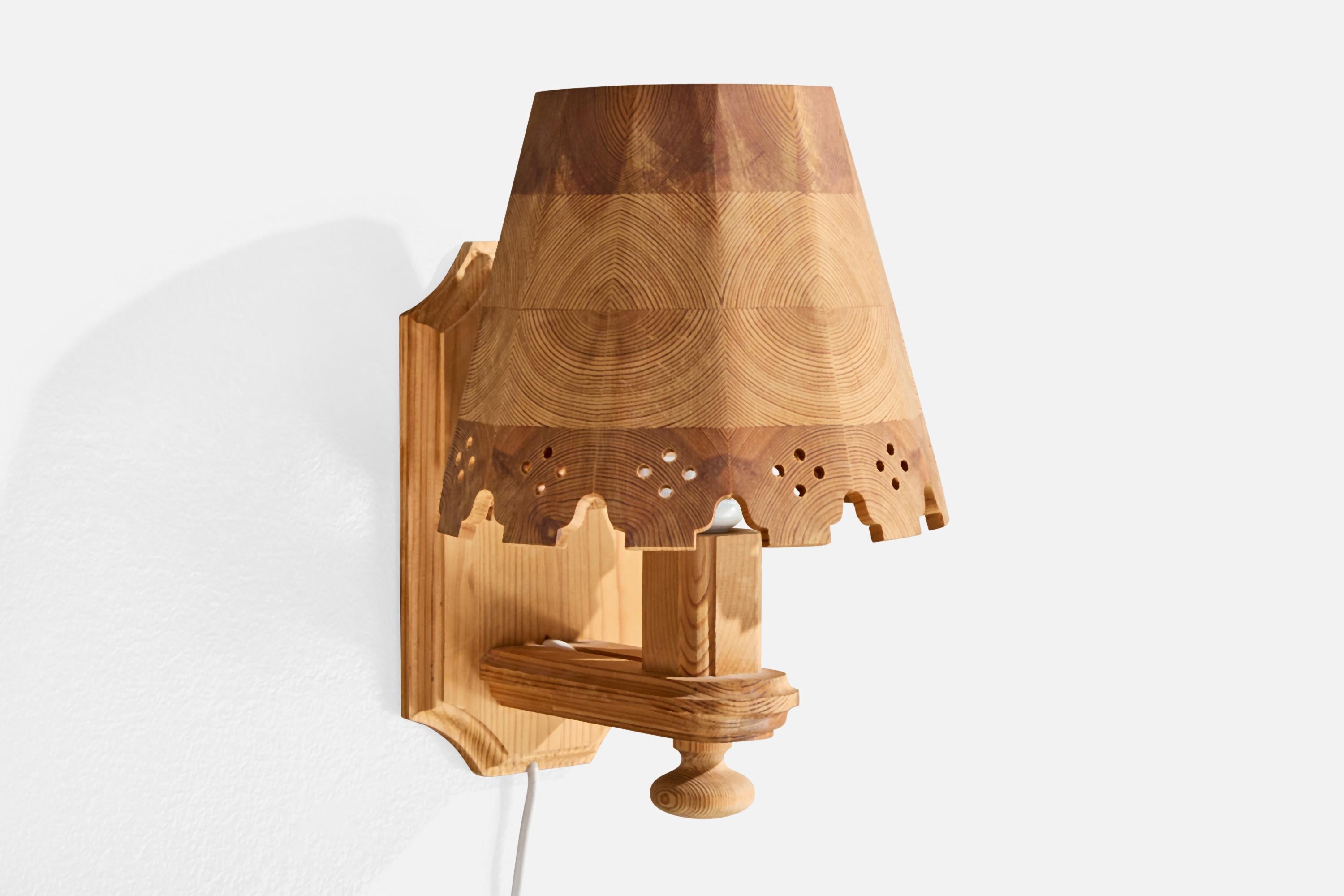 A pine wall light designed and produced in Sweden, c. 1970s.

Overall Dimensions (Inches): 10.9