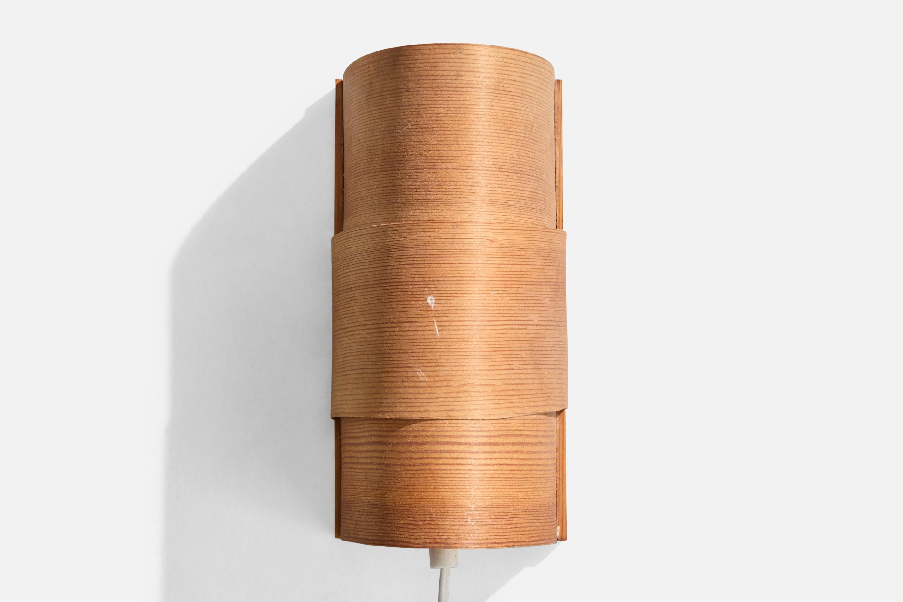 Mid-Century Modern Créateur suédois, applique murale, pin, Suède, années 1970 en vente