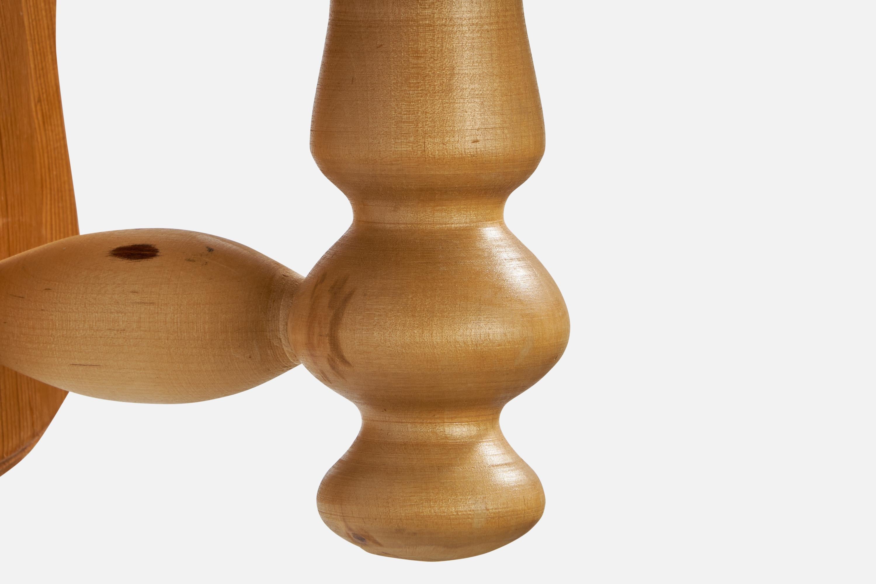 Schwedische Designerin, Wandleuchte, Kiefernholz, Schweden, 1970er Jahre (Ende des 20. Jahrhunderts) im Angebot