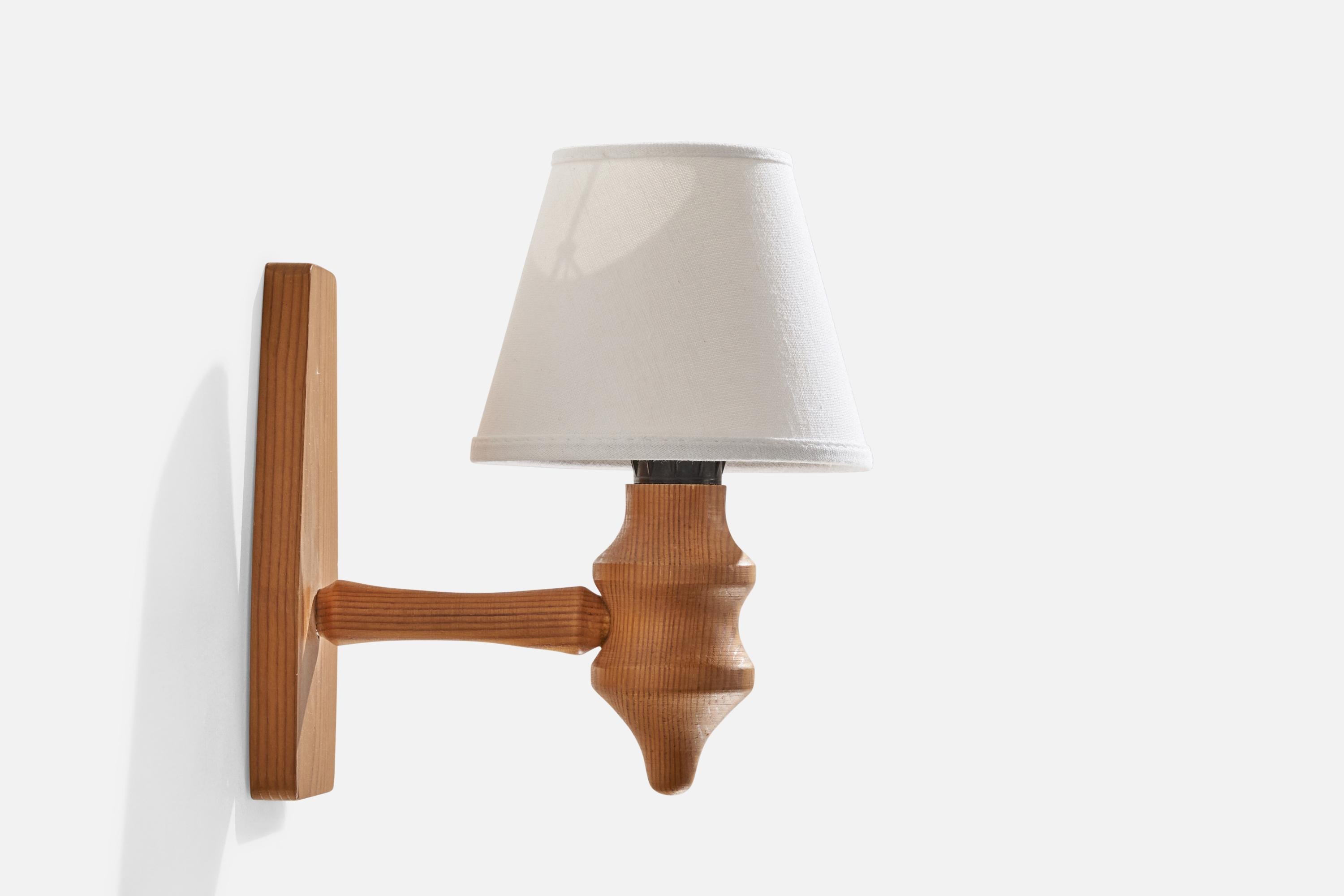Schwedische Designerin, Wandleuchte, Kiefernholz, Schweden, 1970er Jahre (Ende des 20. Jahrhunderts) im Angebot