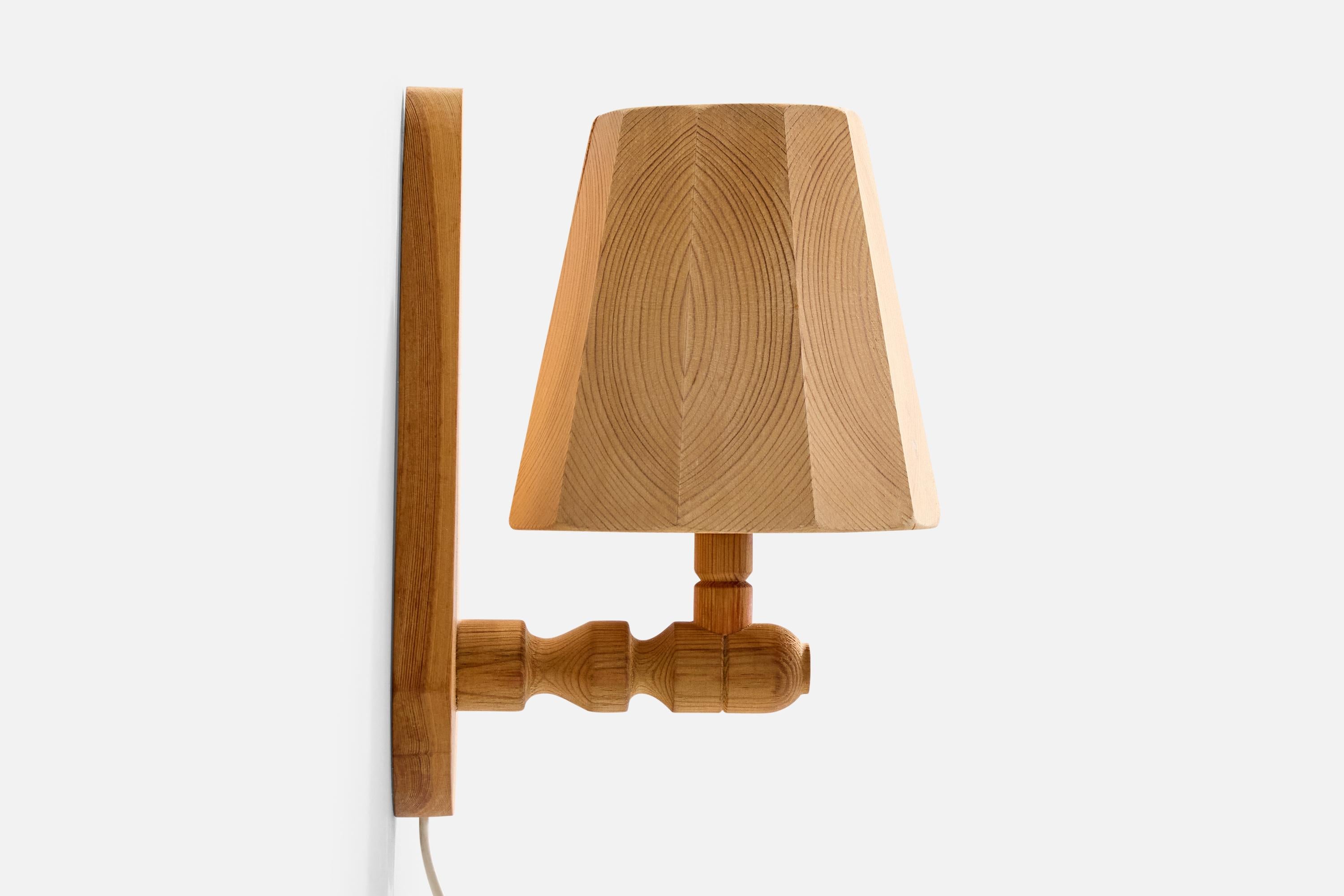 Diseñador sueco, Lámpara de pared, Pino, Suecia, Años 70 Sueco en venta