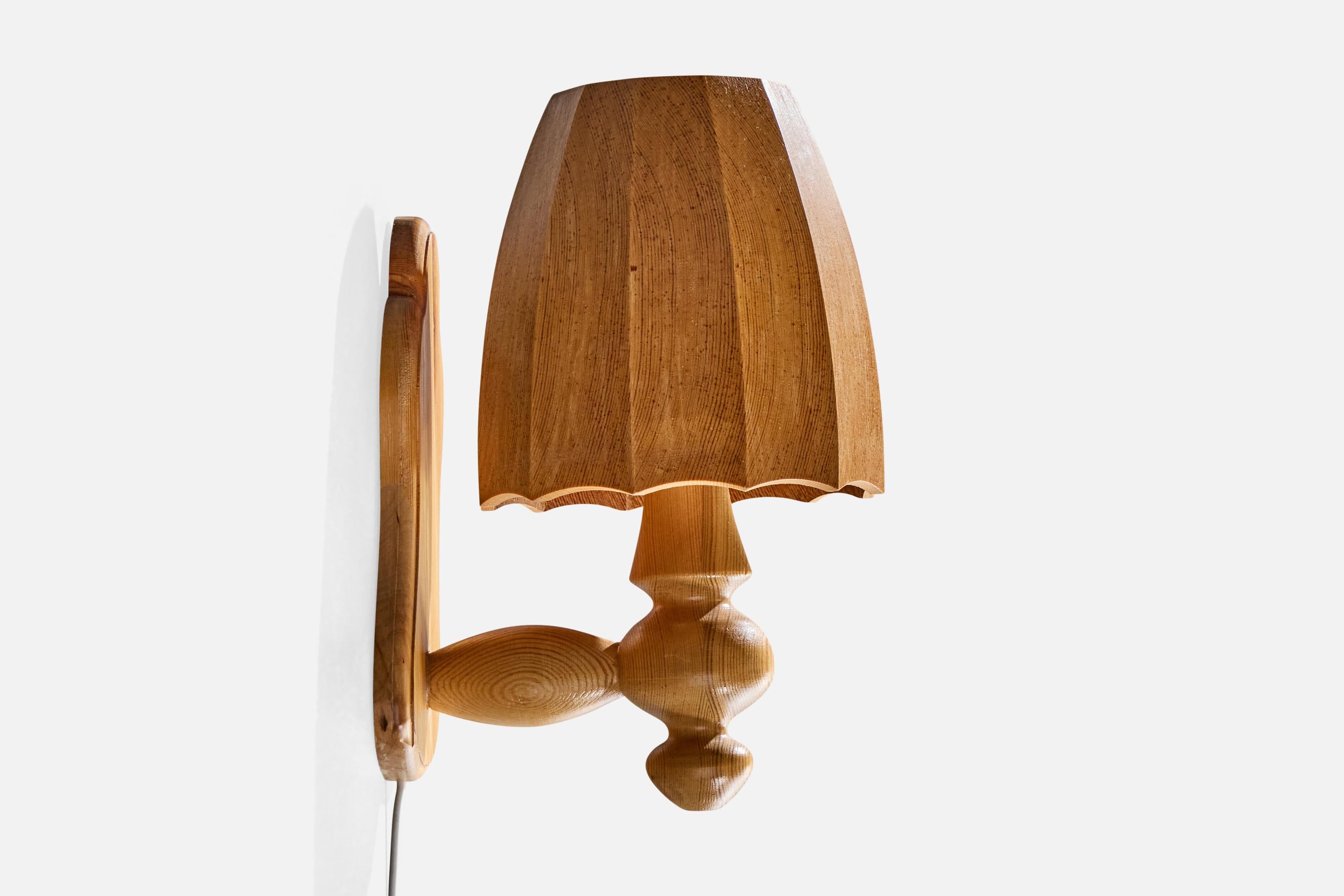 Diseñador sueco, Lámpara de pared, Pino, Suecia, Años 70 Sueco en venta