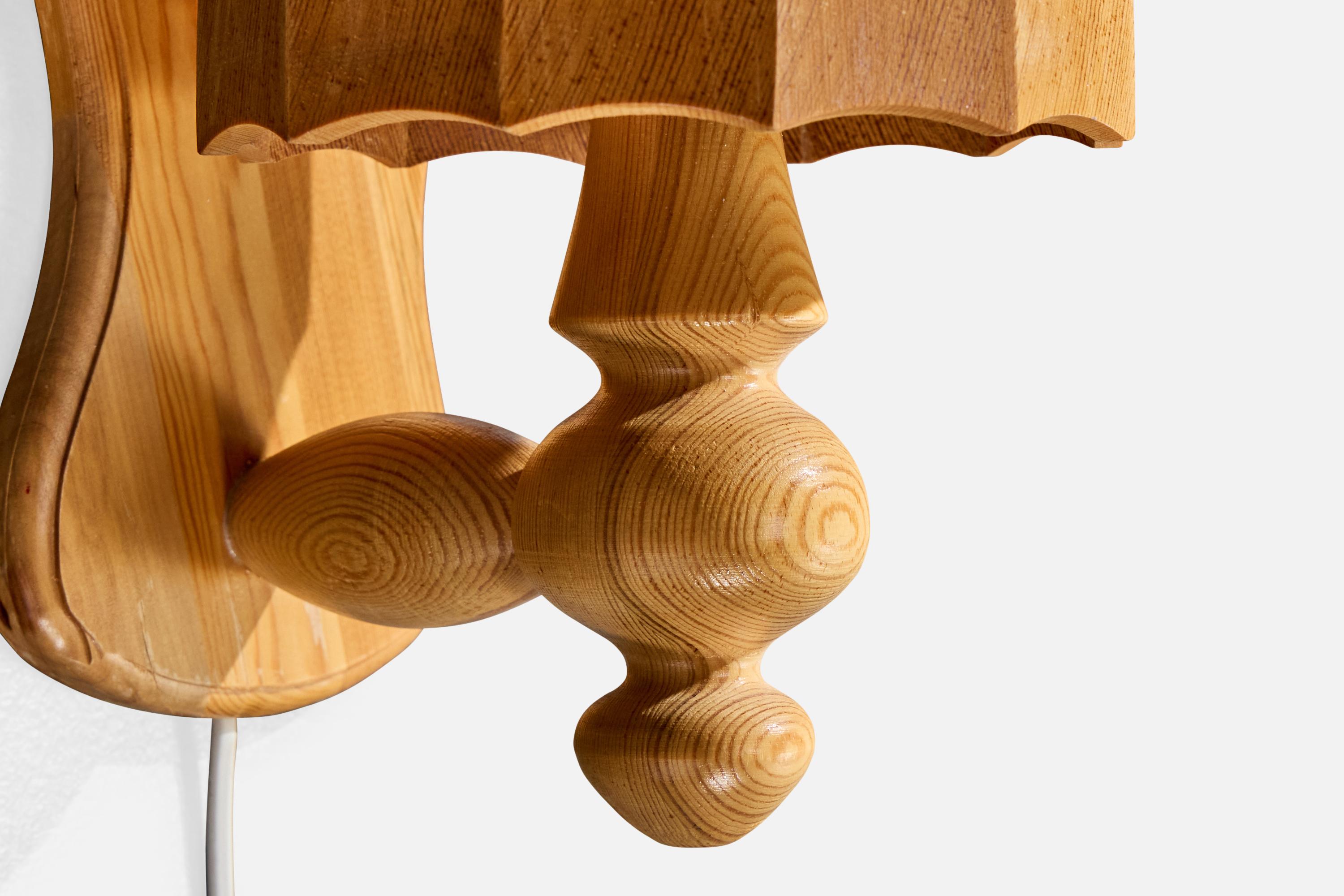 Diseñador sueco, Lámpara de pared, Pino, Suecia, Años 70 en Bueno estado para la venta en High Point, NC