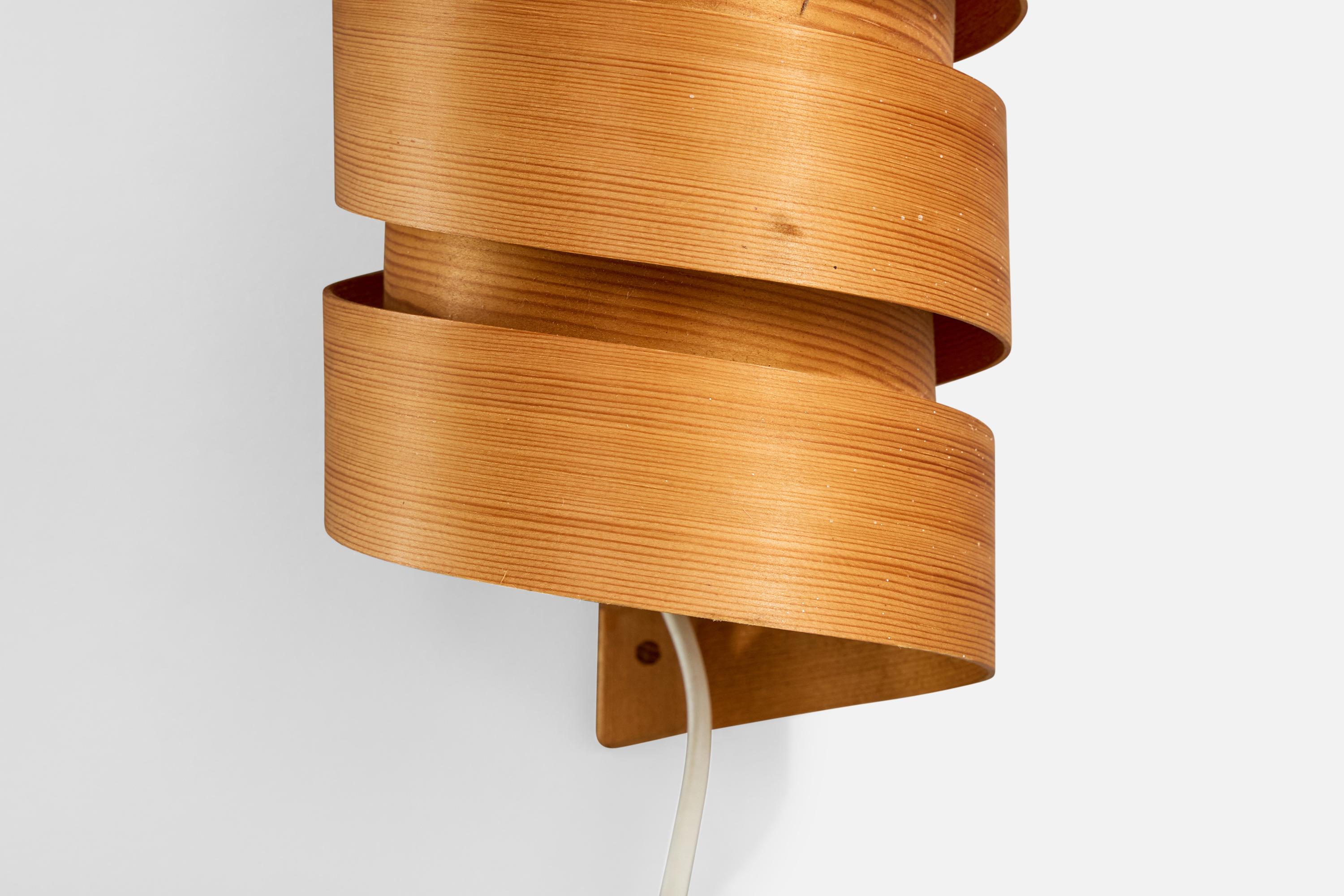 Swedish Designer, Wall Light, Pine, Sweden, 1970s For Sale 1