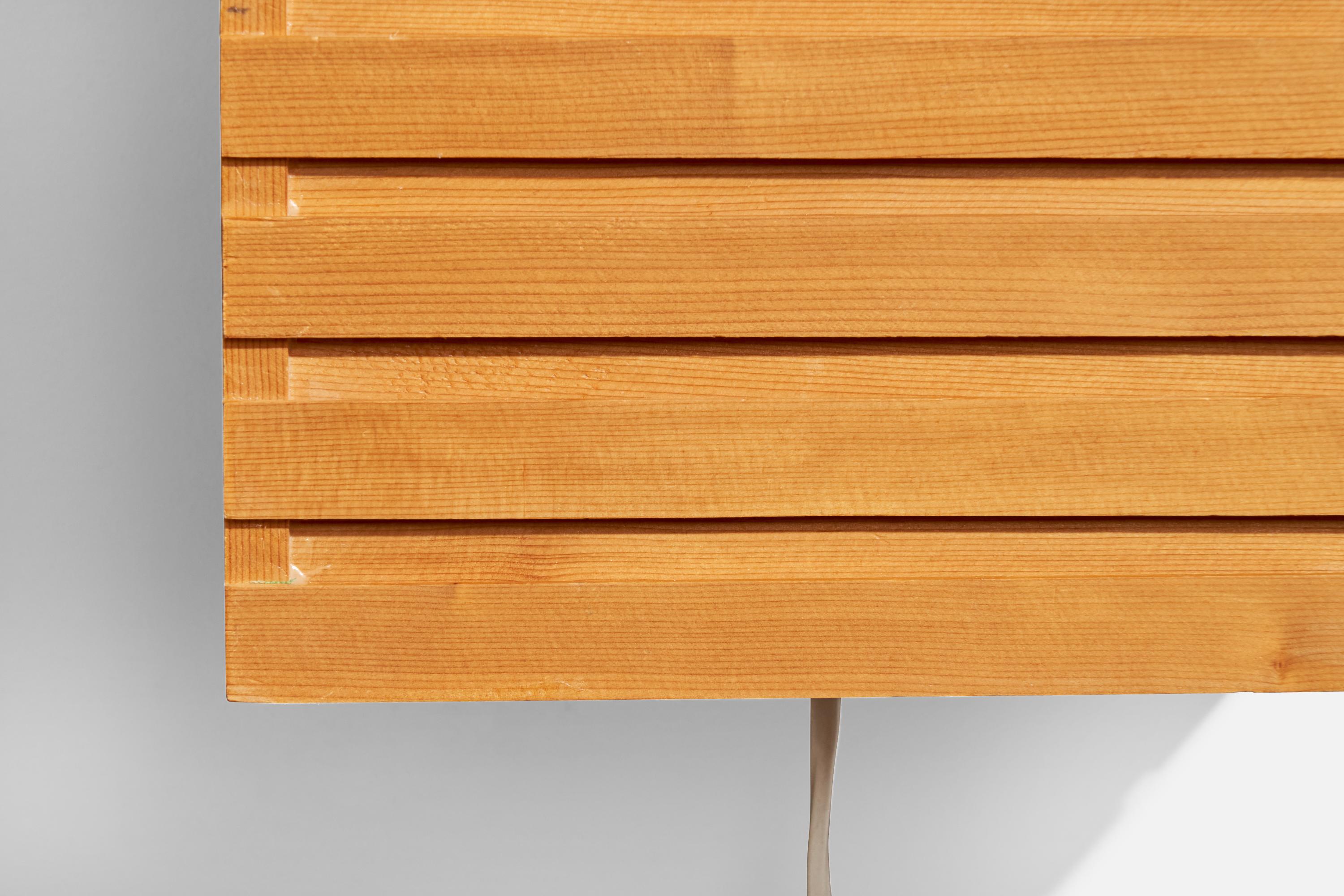 Schwedische Designerin, Wandleuchte, Kiefernholz, Schweden, 1970er Jahre im Angebot 2