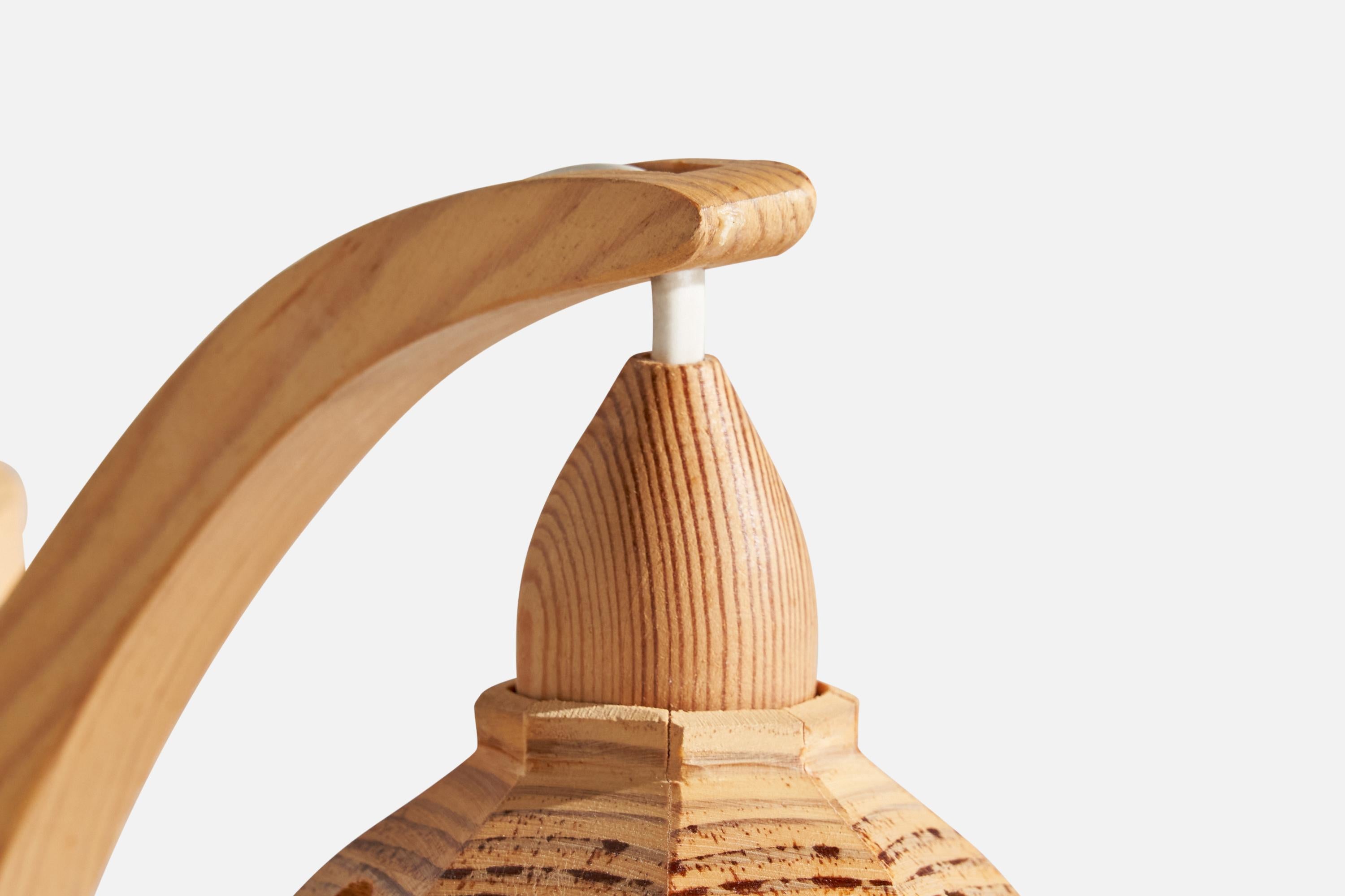 Schwedische Designerin, Wandleuchte, Kiefernholz, Schweden, 1970er Jahre im Angebot 3