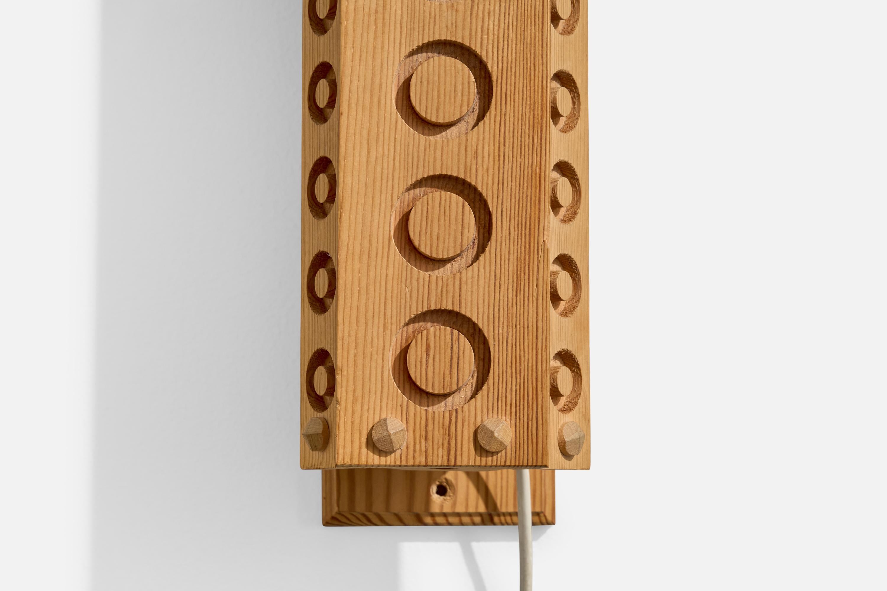 Schwedische Designerin, Wandleuchte, Kiefernholz, Schweden, 1970er Jahre im Angebot 3
