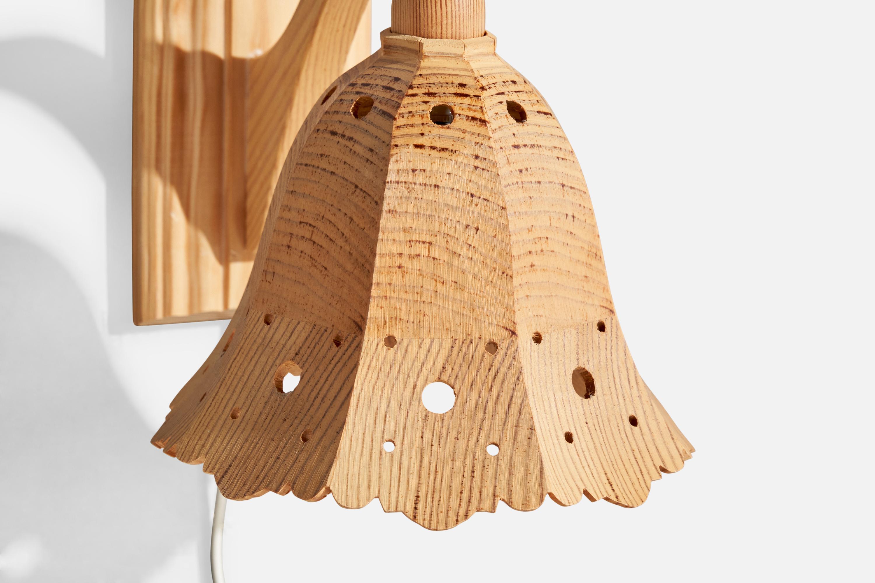 Schwedische Designerin, Wandleuchte, Kiefernholz, Schweden, 1970er Jahre im Angebot 4