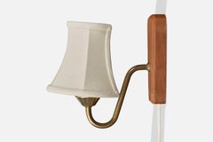 Schwedische Designerin, Wandleuchte, Teakholz, Messing, Stoff, Schweden, 1950er Jahre